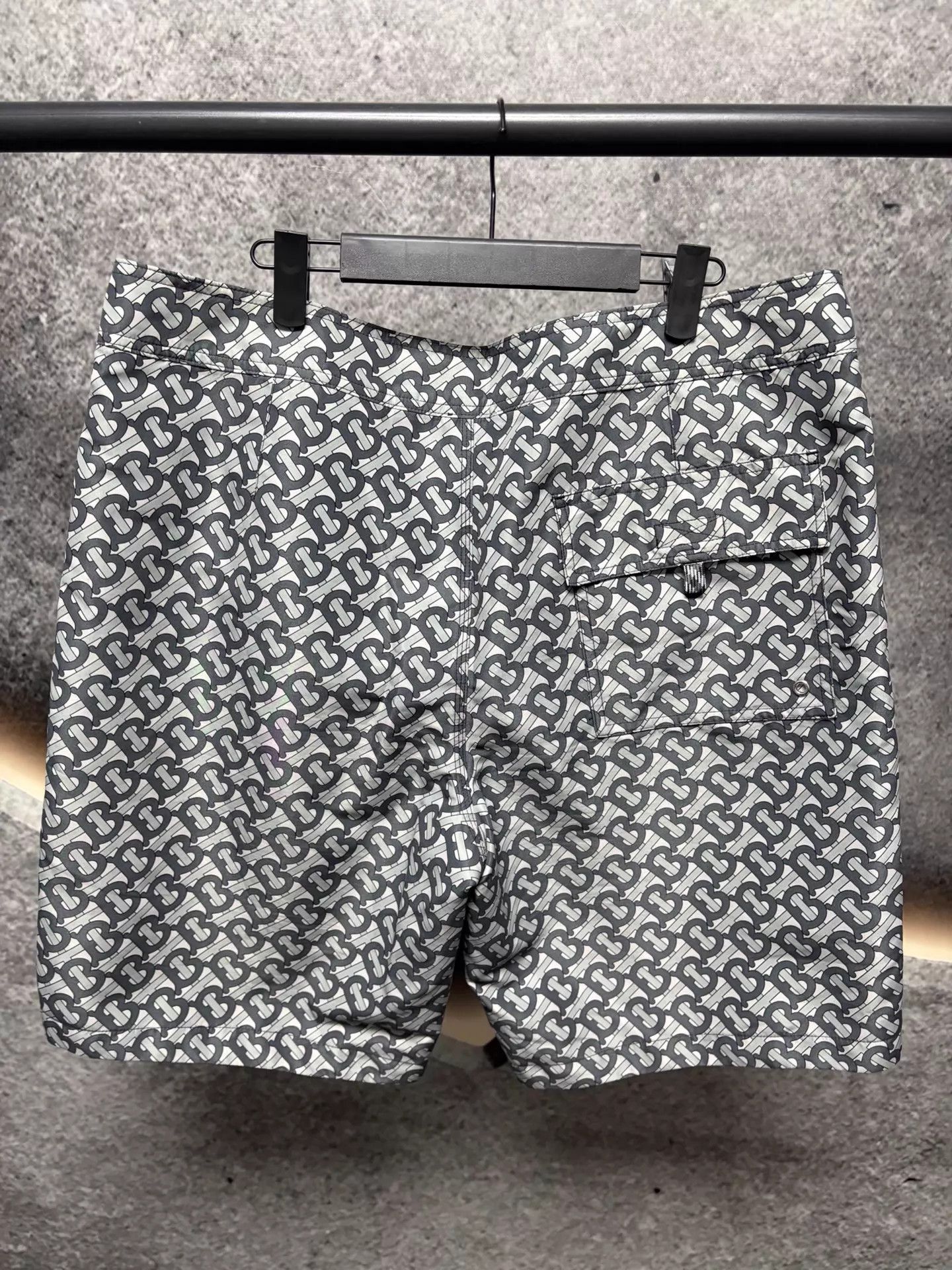 Burberry Patterned Multi-Color Shorts Size US 36 / EU 52 - 2 Thumbnail