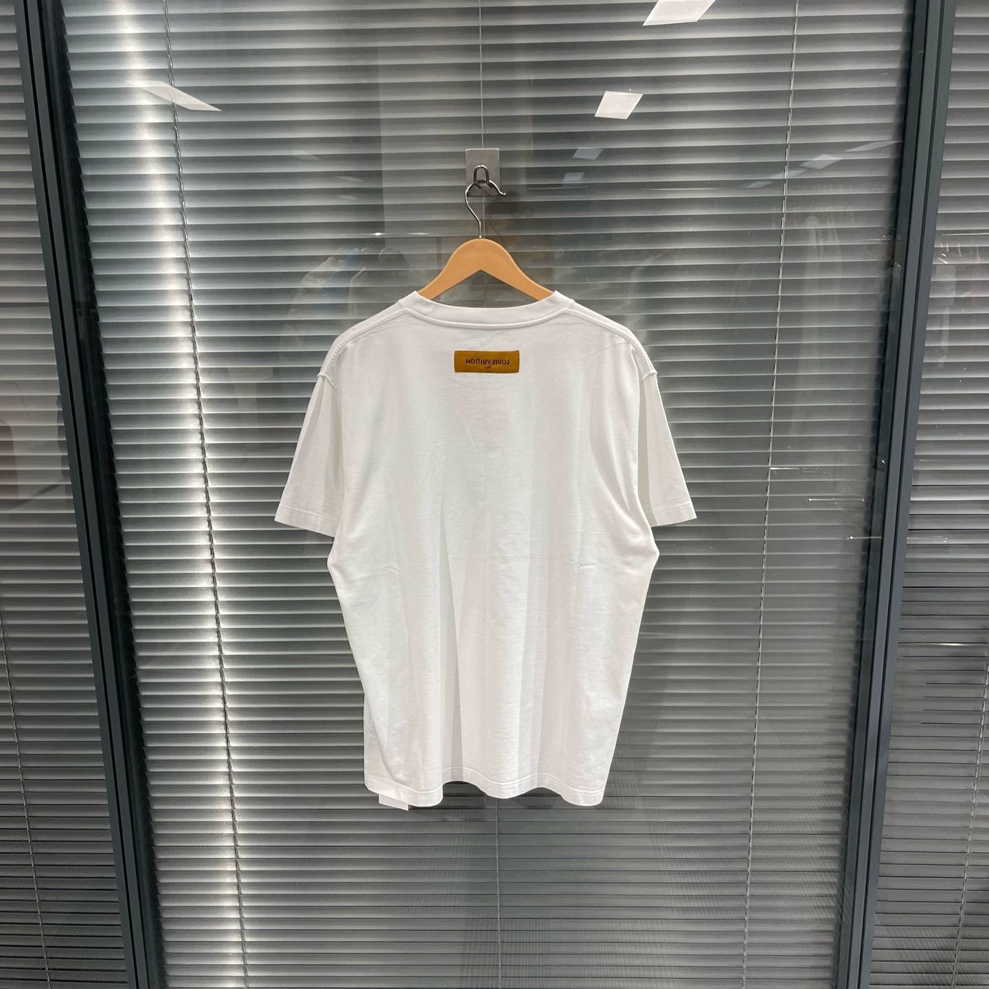 Louis Vuitton White Short-Sleeve T-Shirt Size US M / EU 48-50 / 2 - 2 Thumbnail