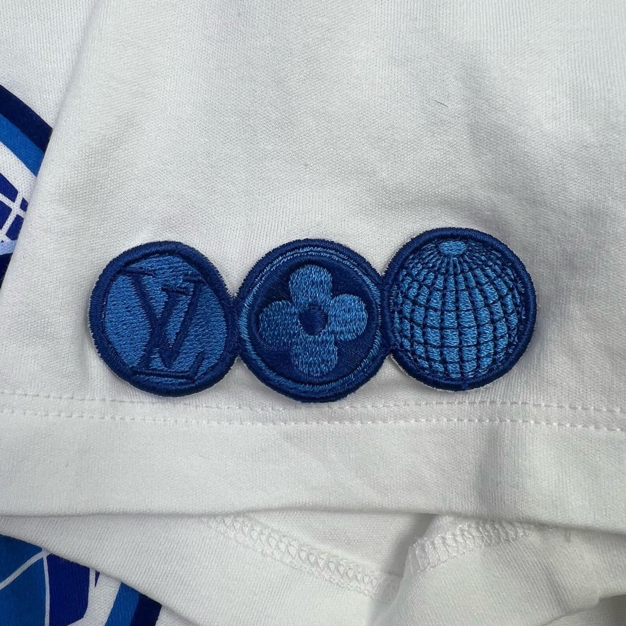 Louis Vuitton Louis Vuitton Earth Embroidery Short-Sleeve Size XS / US 0-2 / IT 36-38 - 5 Thumbnail