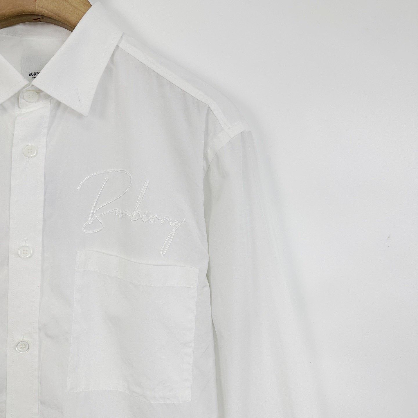 Burberry Burberry White Chest Pocket Embroidered Logo Long-Sleeve Shirt Size US L / EU 52-54 / 3 - 5 Thumbnail