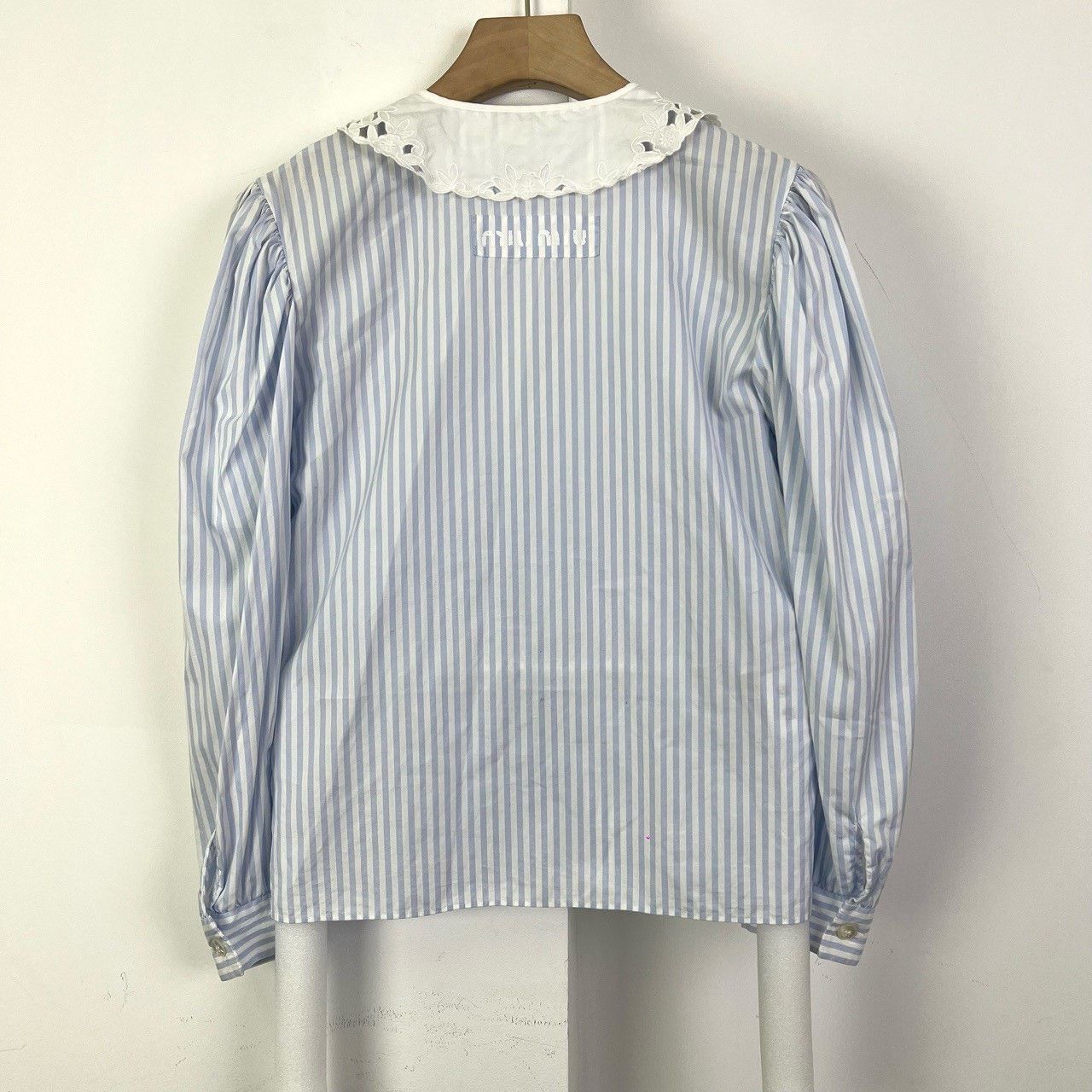 Miu Miu Miumiu Lace V-Neck Puff Sleeve Shirt Size XS / US 0-2 / IT 36-38 - 2 Thumbnail