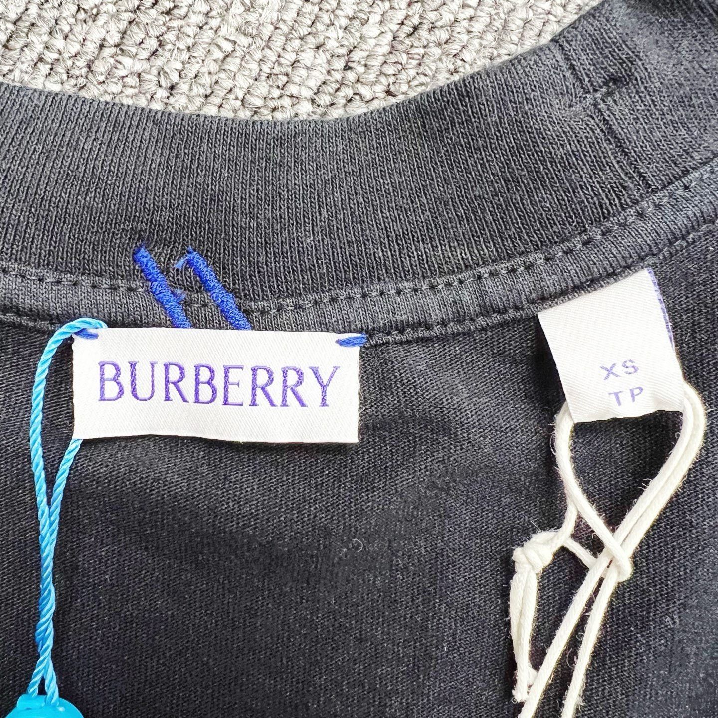 Burberry Burberry FW23 Black Round Neck T-shirt XS Size XS / US 0-2 / IT 36-38 - 4 Thumbnail