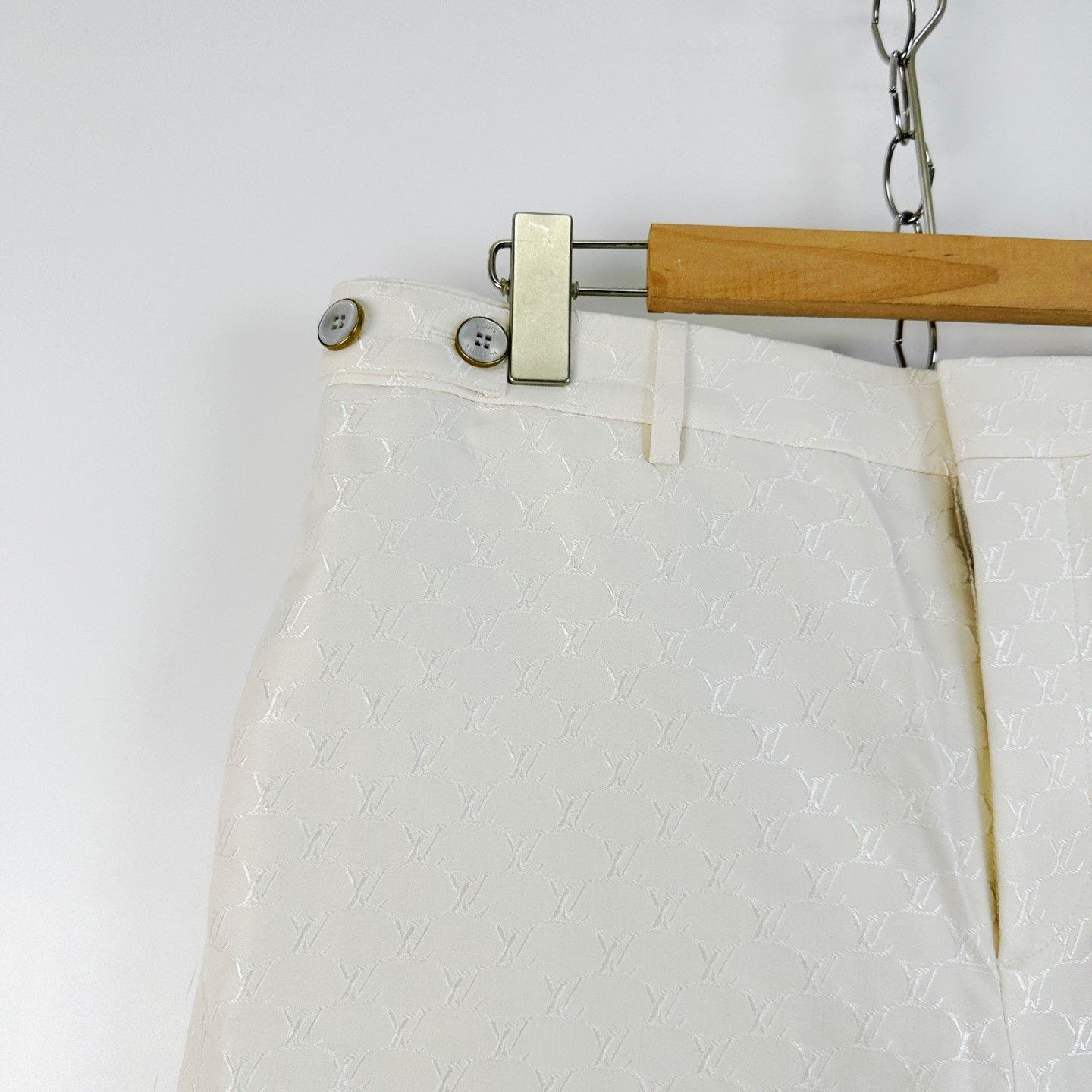 Louis Vuitton Louis Vuitton White High-Waisted Flared Jeans Size 42" / US 20 - 5 Thumbnail