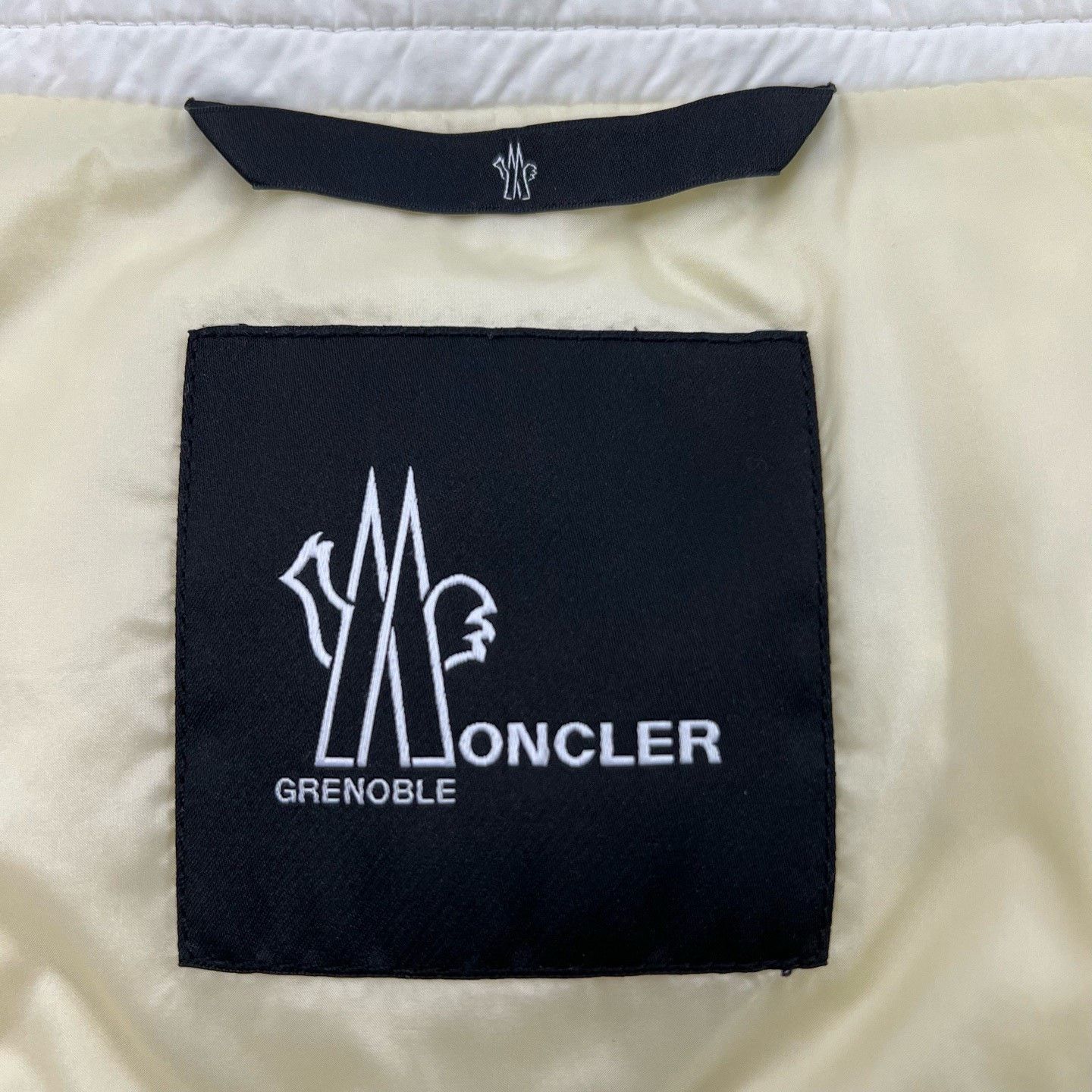 Moncler Grenoble Moncler Grenoble Cluses White Down Jacket Size US S / EU 44-46 / 1 - 4 Thumbnail