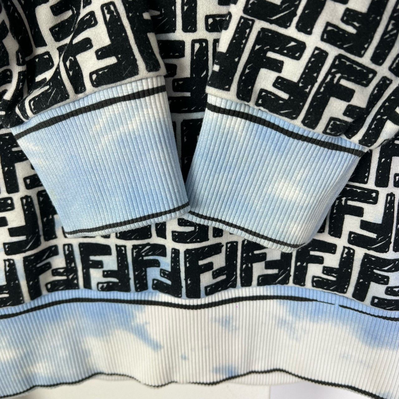 Fendi Fendi California Sky All-Over Logo Sweatshirt S Size US S / EU 44-46 / 1 - 4 Thumbnail