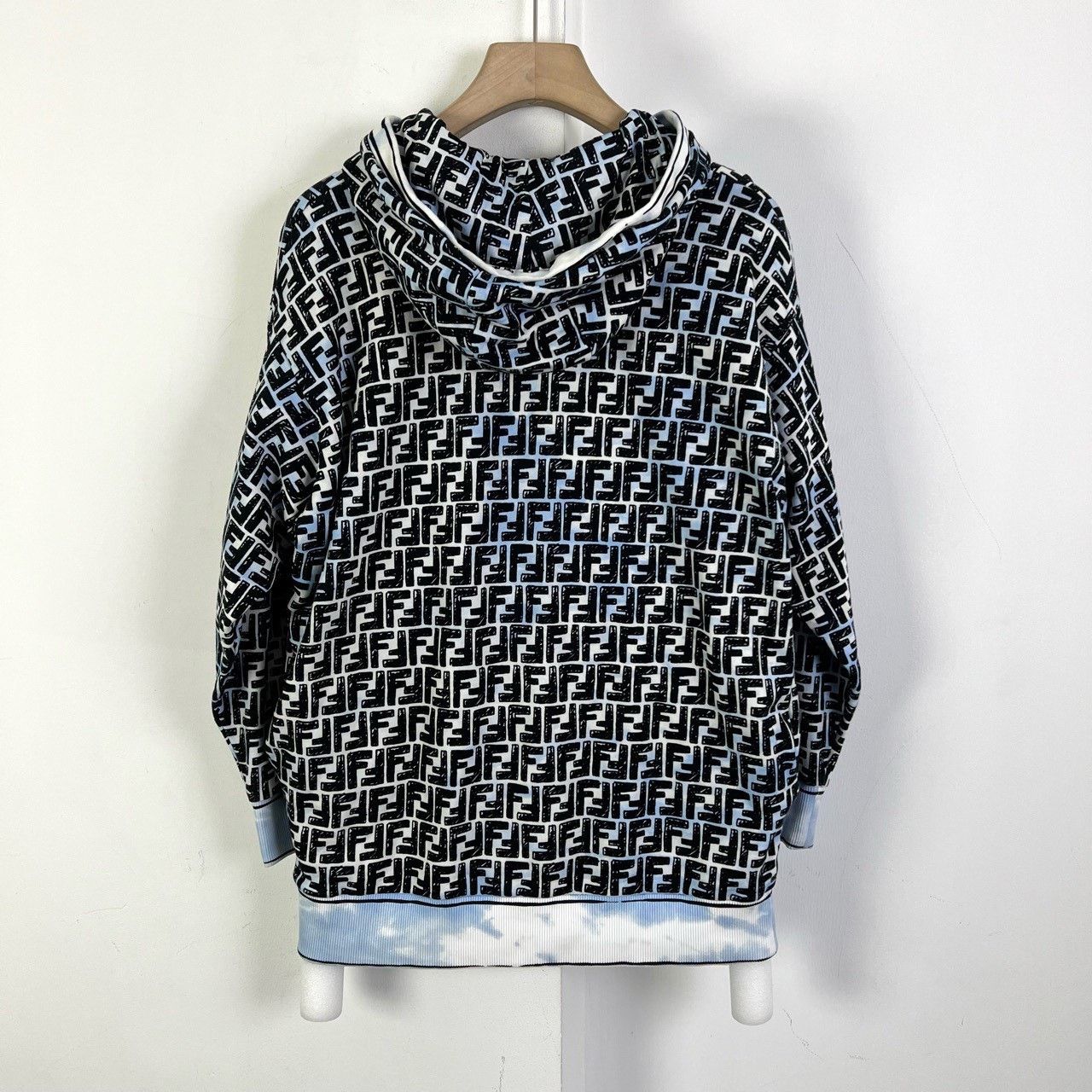 Fendi Fendi California Sky All-Over Logo Sweatshirt S Size US S / EU 44-46 / 1 - 2 Thumbnail