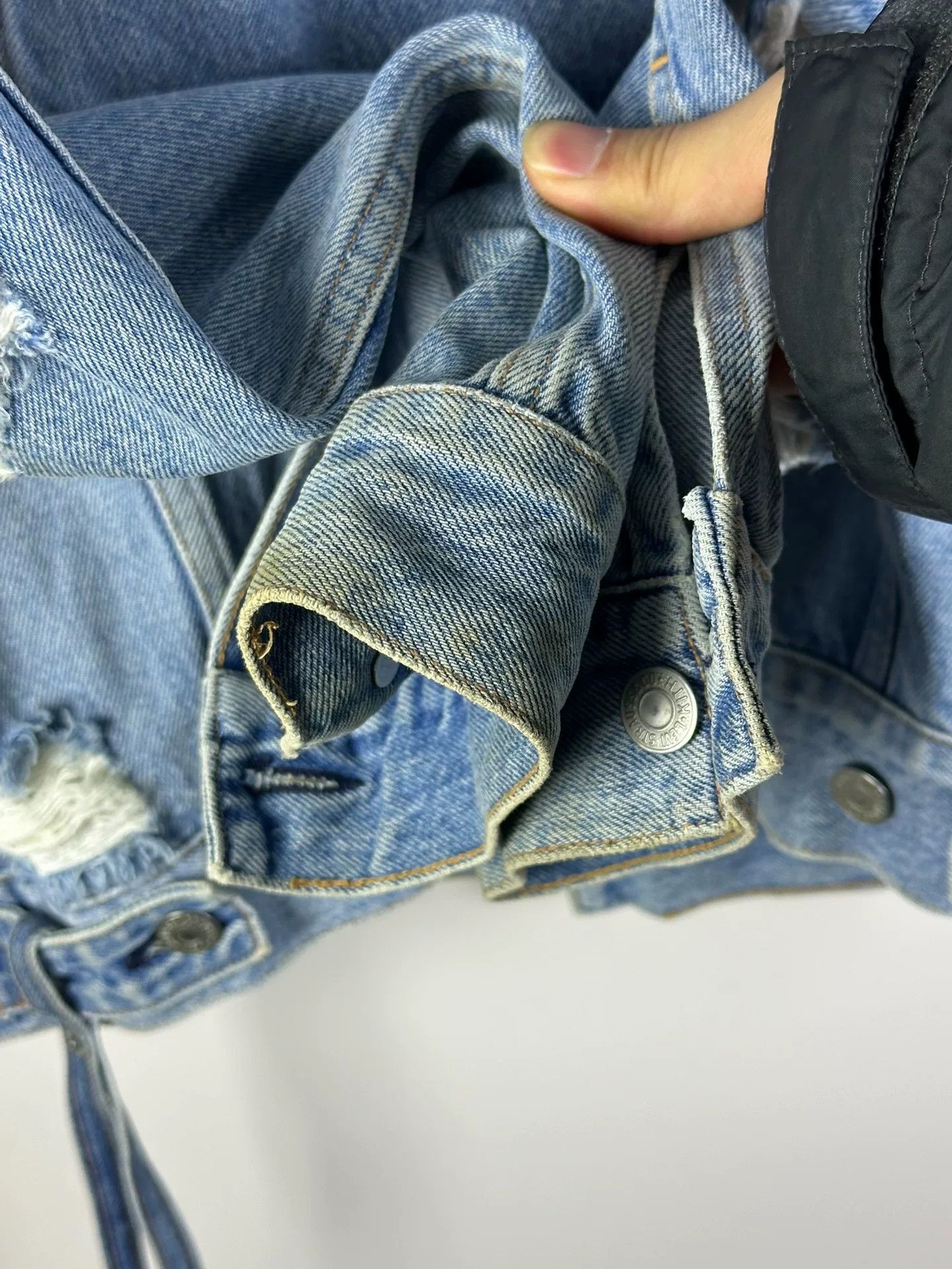 Kith Kith x Levi's Distressed Washed Denim Size US S / EU 44-46 / 1 - 8 Thumbnail