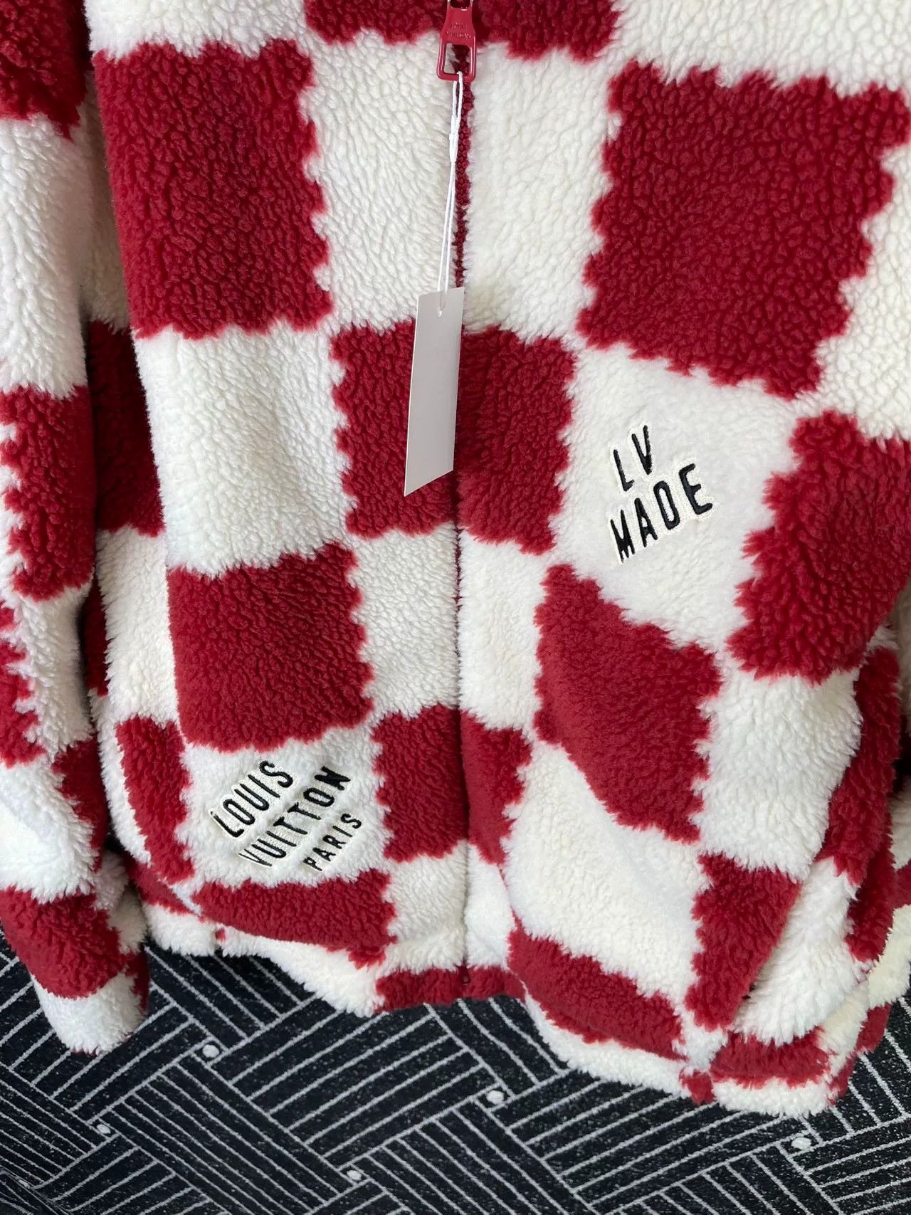 Louis Vuitton LV Nigo Teddy Red White Jacket Size US L / EU 52-54 / 3 - 8 Thumbnail