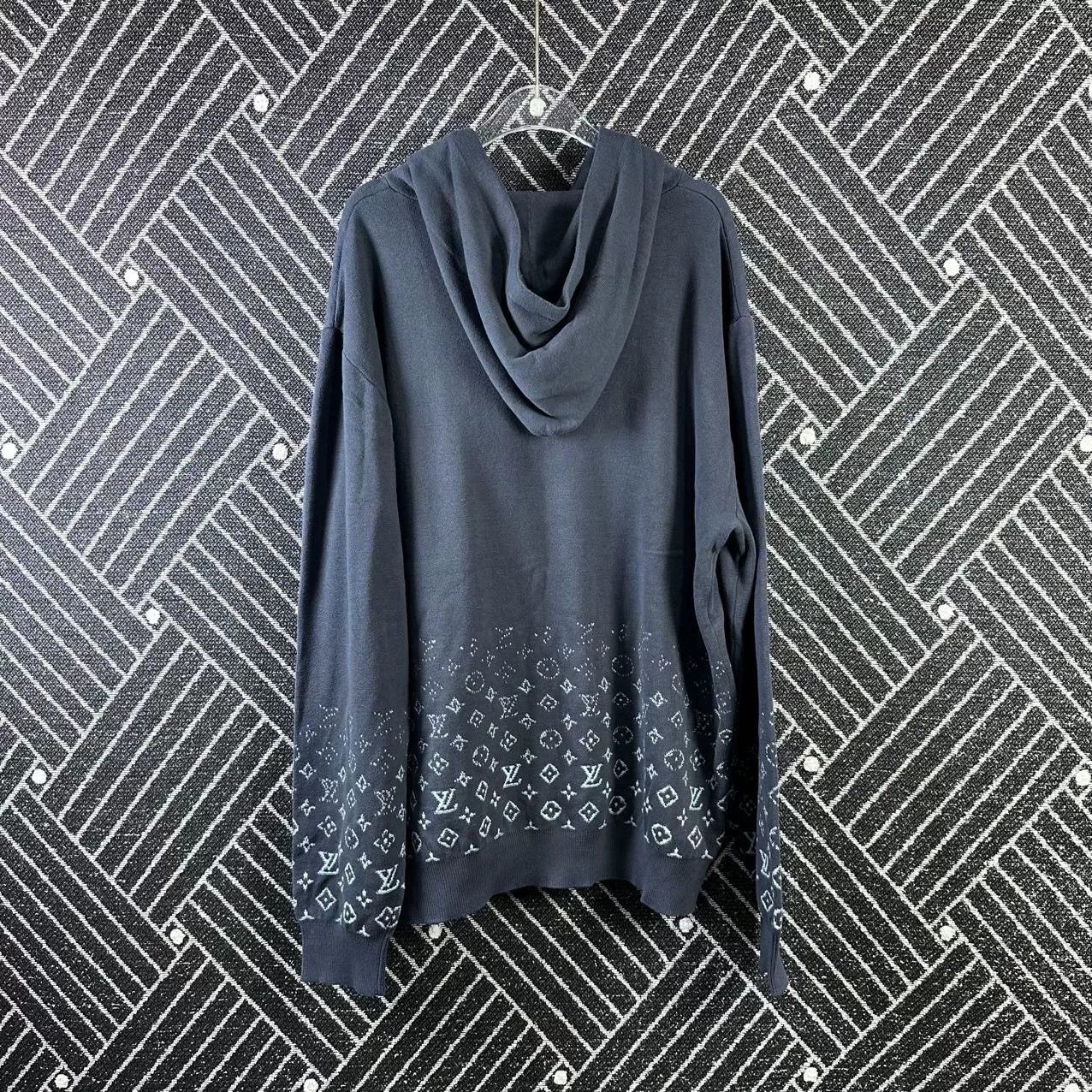 Louis Vuitton Louis Vuitton Gray Logo Print Hooded Sweatshirt Size US L / EU 52-54 / 3 - 2 Thumbnail