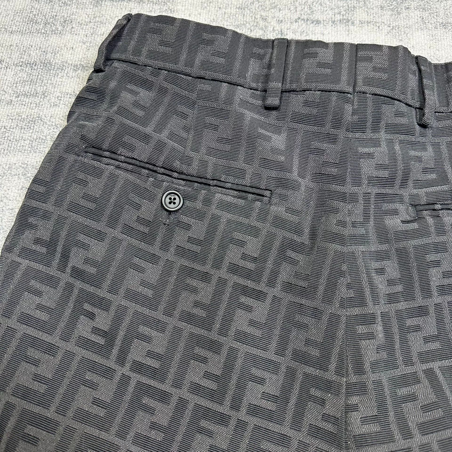 Fendi Fendi All-Over Logo Shorts Size US 30 / EU 46 - 3 Thumbnail
