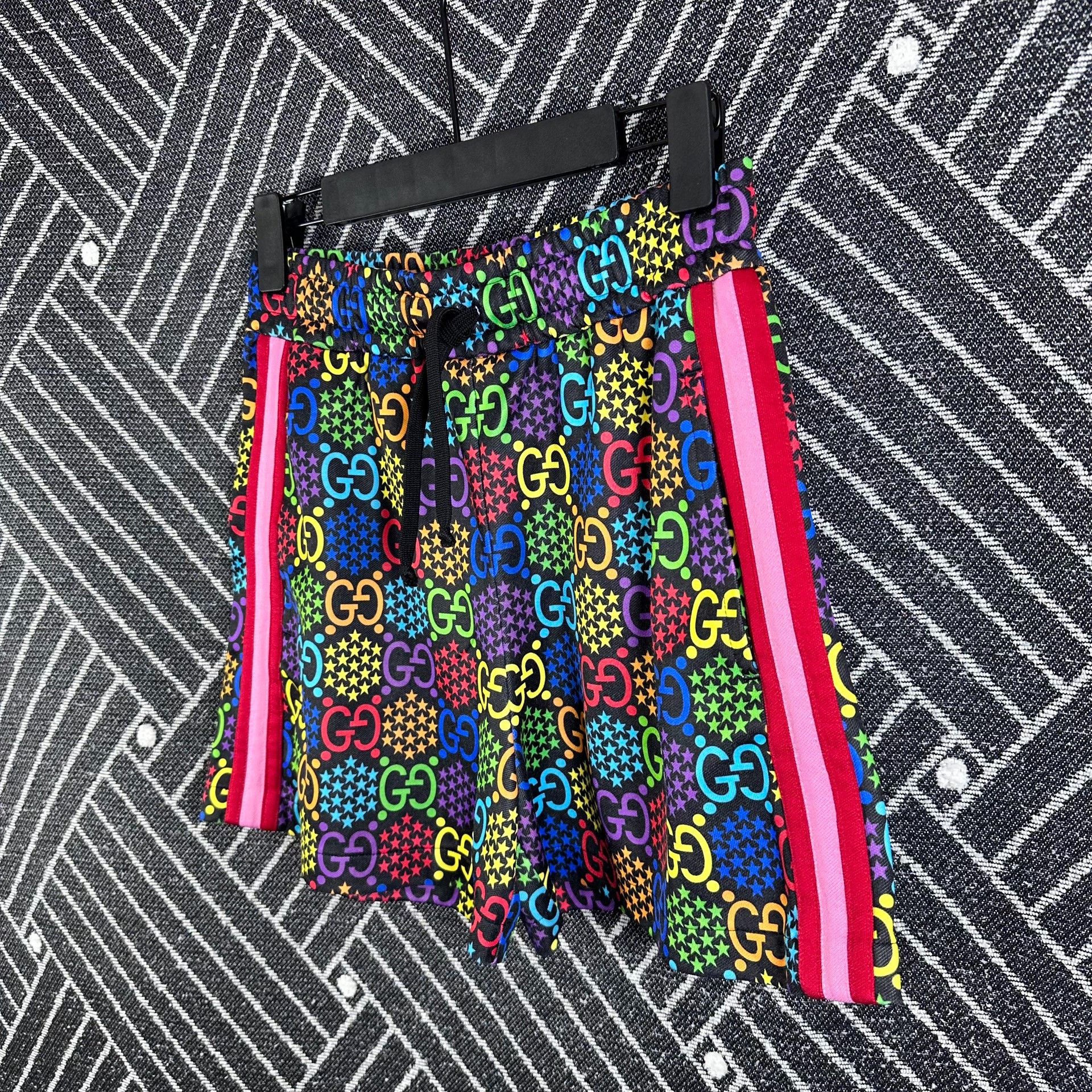 Gucci Gucci Rainbow Logo Shorts Size 22" - 3 Thumbnail