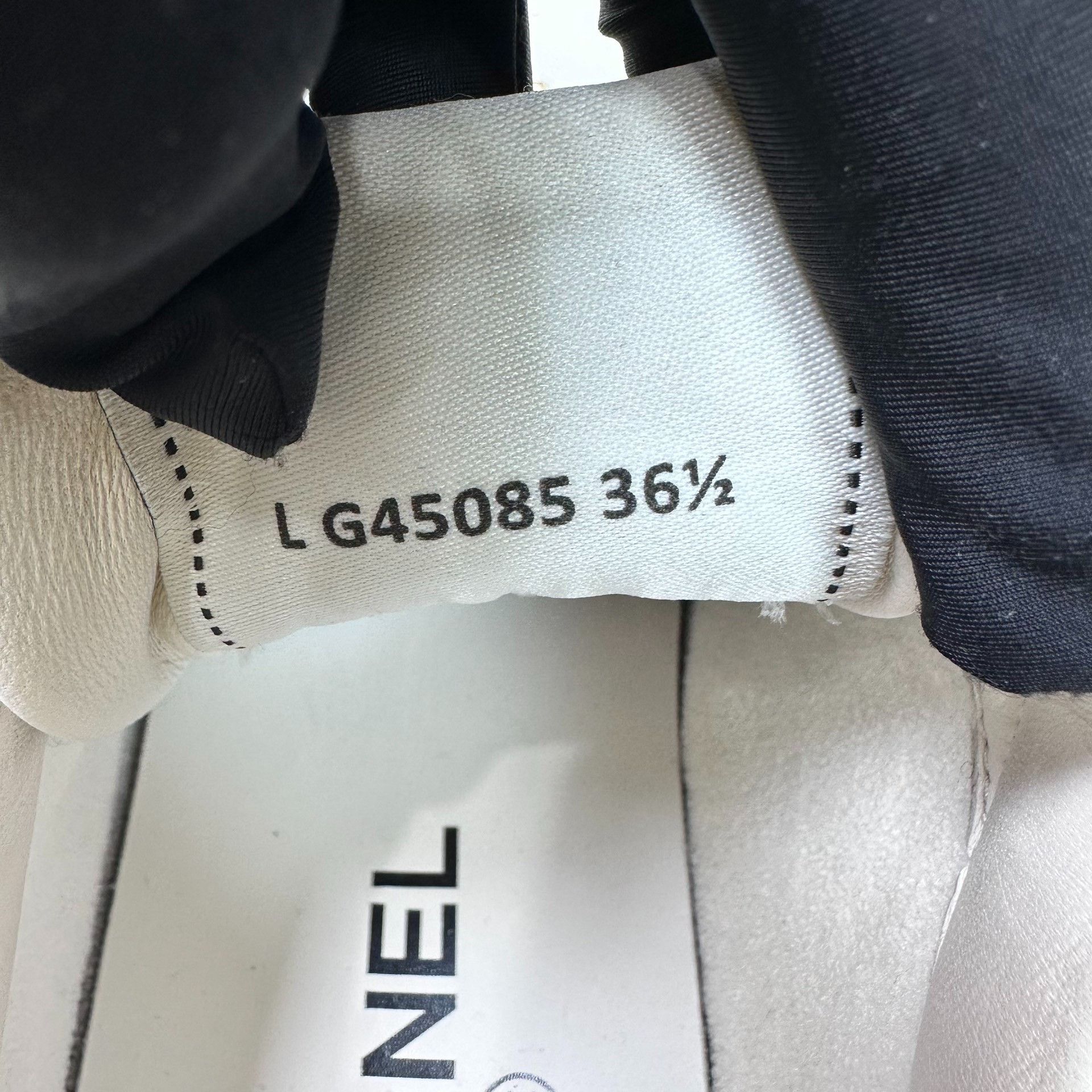 Chanel Chanel Women's White Low-Top Flat Sneakers Size US 5.5 / IT 35.5 - 8 Thumbnail