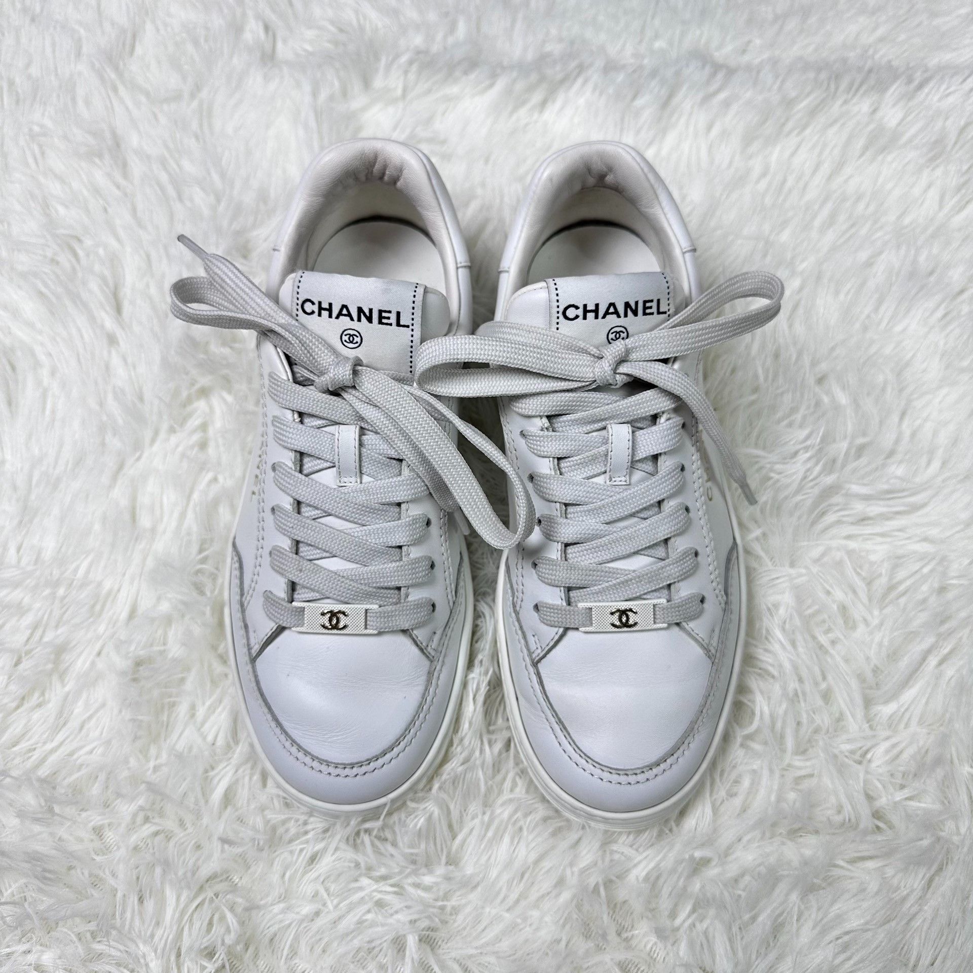 Chanel Chanel Women's White Low-Top Flat Sneakers Size US 5.5 / IT 35.5 - 2 Thumbnail