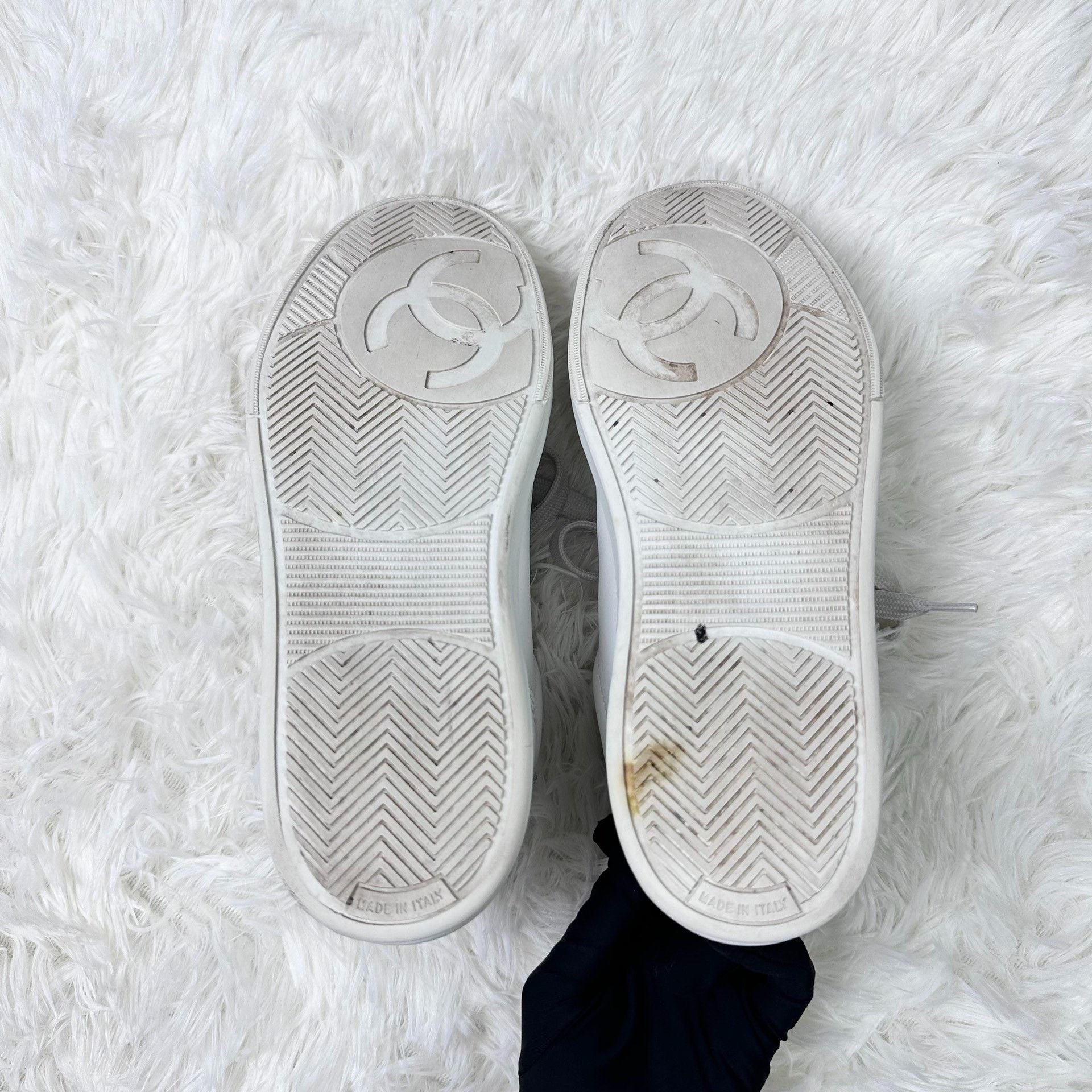 Chanel Chanel Women's White Low-Top Flat Sneakers Size US 5.5 / IT 35.5 - 6 Thumbnail