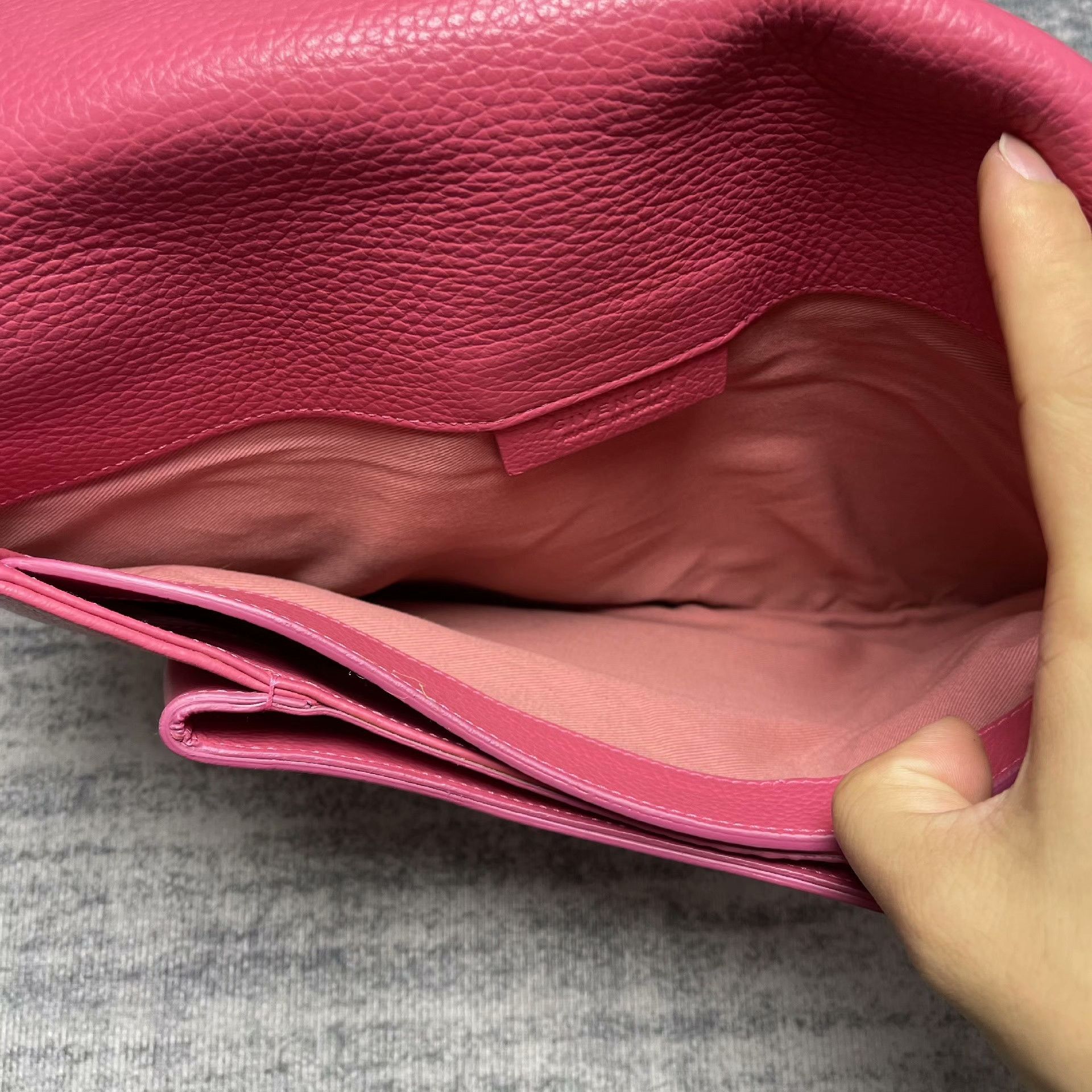 Givenchy Givenchy Bright Pink Lychee Clutch Size ONE SIZE - 4 Thumbnail