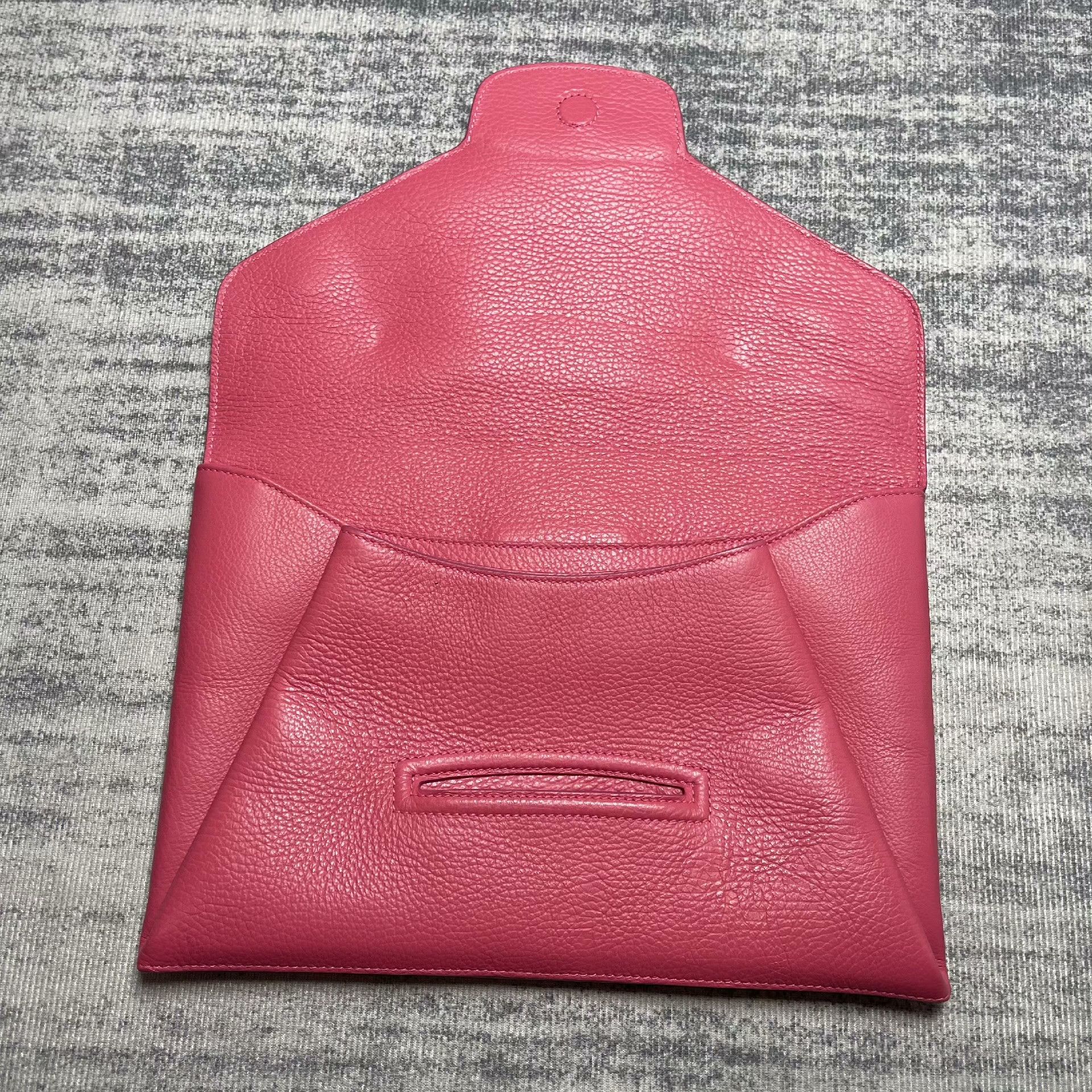 Givenchy Givenchy Bright Pink Lychee Clutch Size ONE SIZE - 3 Thumbnail