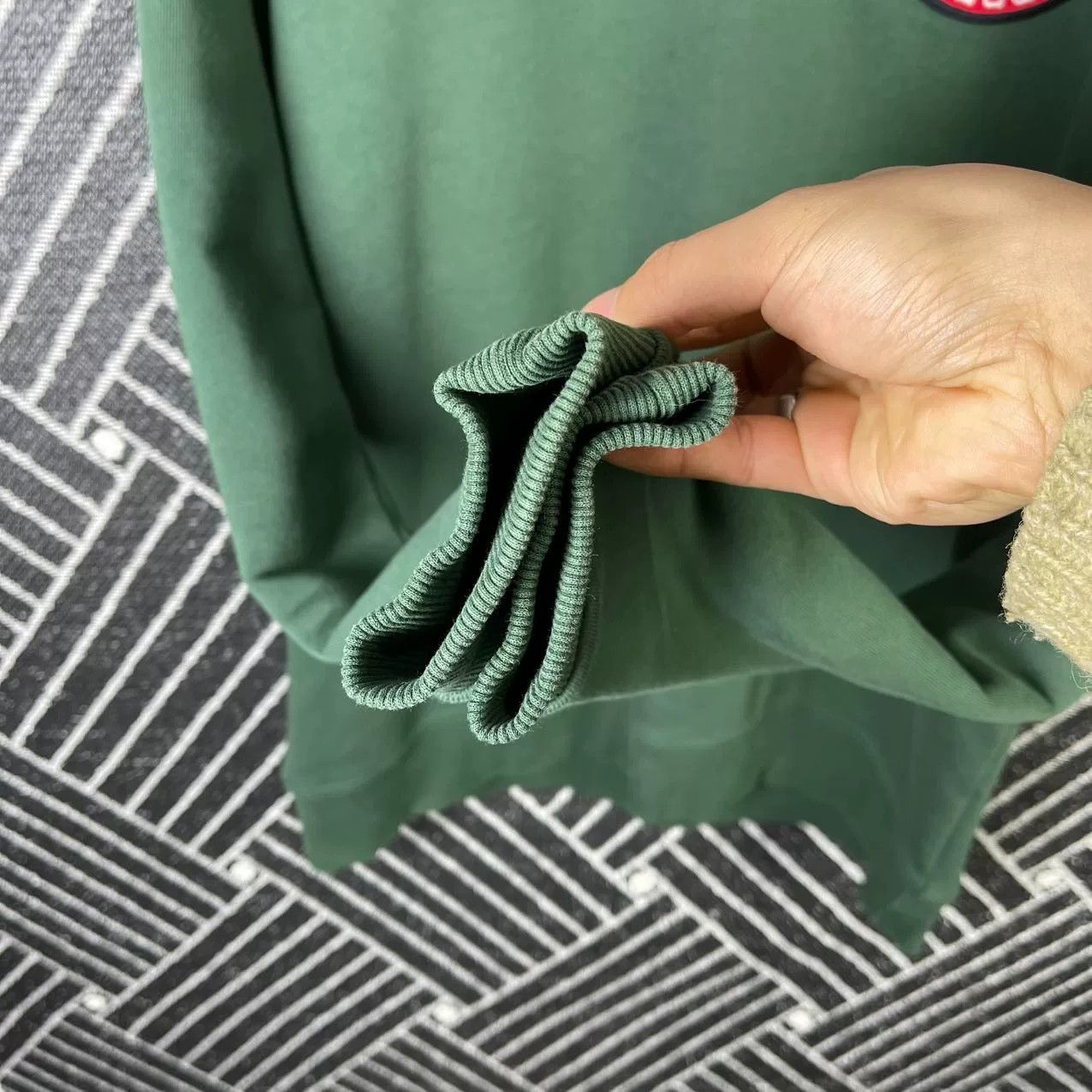 Burberry Burberry Green Badge Sweatshirt S Size US S / EU 44-46 / 1 - 7 Thumbnail