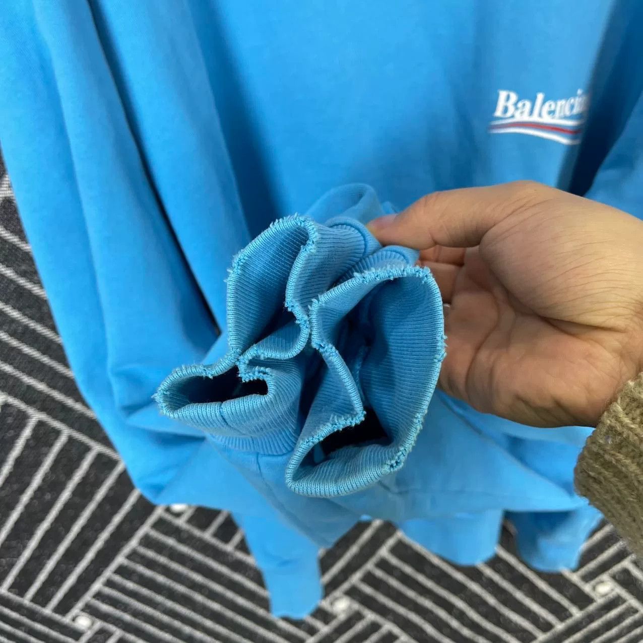 Balenciaga Balenciaga Cola Sky Blue Logo Sweatshirt Size XS / US 0-2 / IT 36-38 - 7 Thumbnail