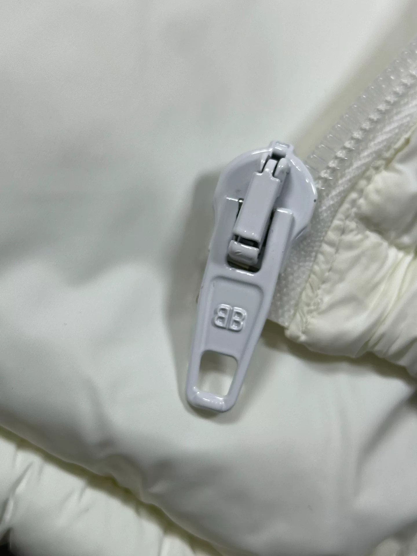 Balenciaga Balenciaga 2024SS 3B Logo White Oversized Puffer Size XXS / US 00 / IT 34 - 6 Thumbnail