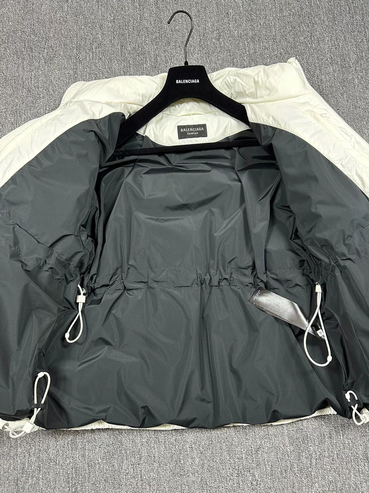 Balenciaga Balenciaga 2024SS 3B Logo White Oversized Puffer Size XXS / US 00 / IT 34 - 3 Thumbnail