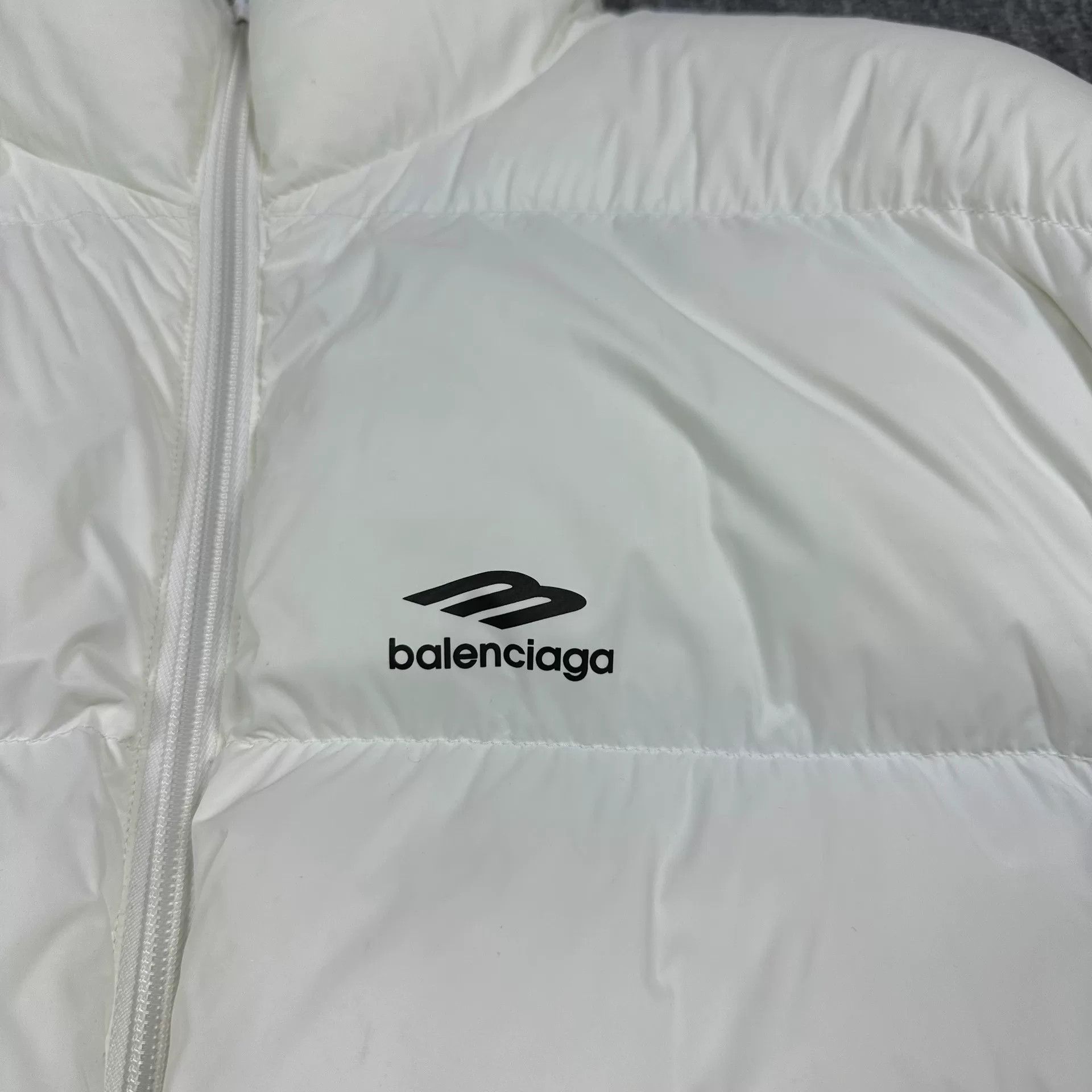 Balenciaga Balenciaga 2024SS 3B Logo White Oversized Puffer Size XXS / US 00 / IT 34 - 2 Thumbnail