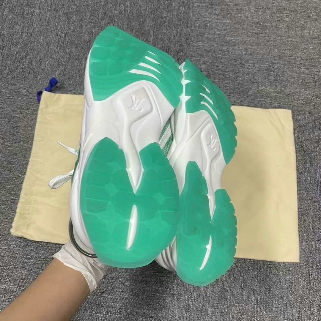 Louis Vuitton Louis Vuitton 2023 Green Logo Running Shoes Size US 5 / IT 35 - 4 Thumbnail