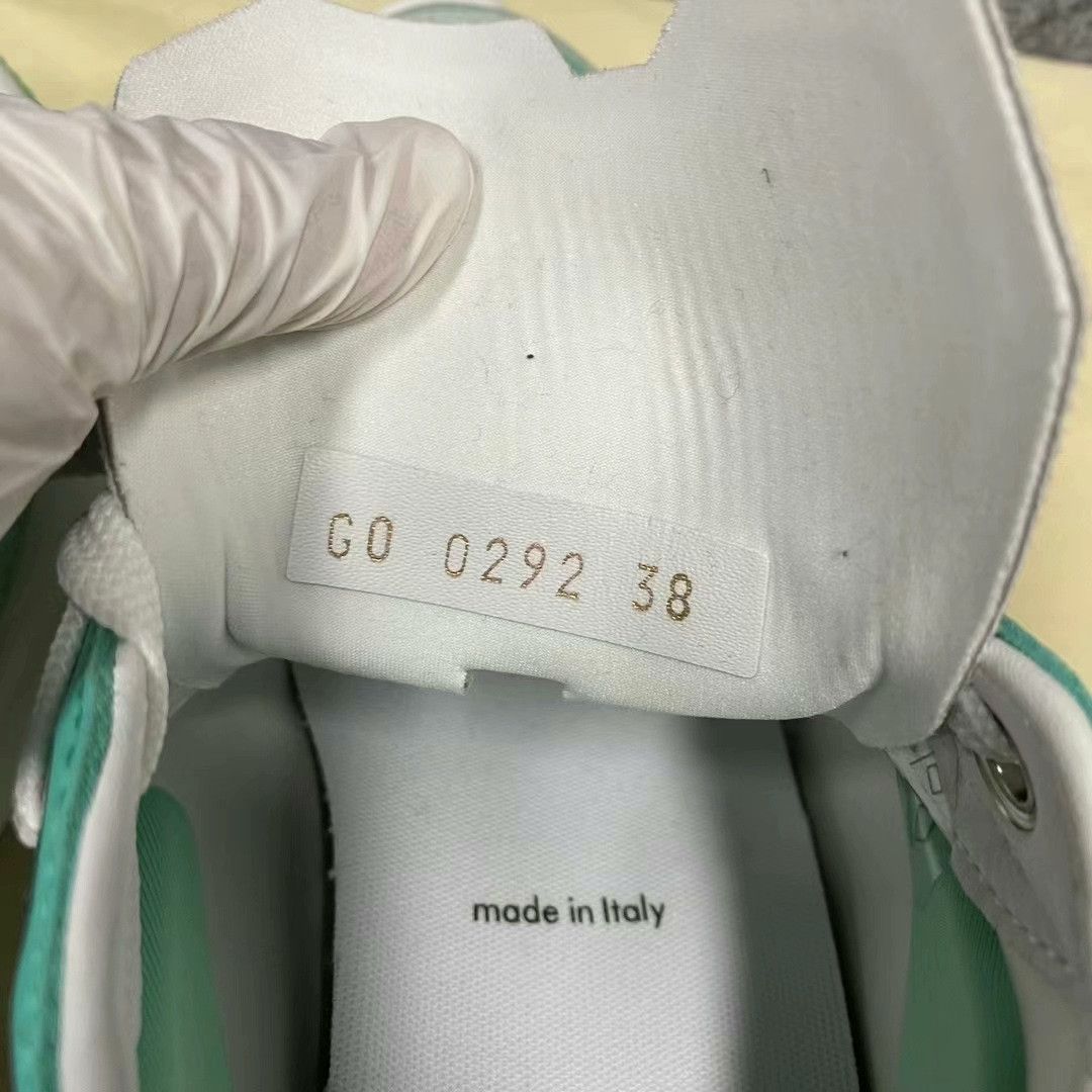 Louis Vuitton Louis Vuitton 2023 Green Logo Running Shoes Size US 5 / IT 35 - 6 Thumbnail