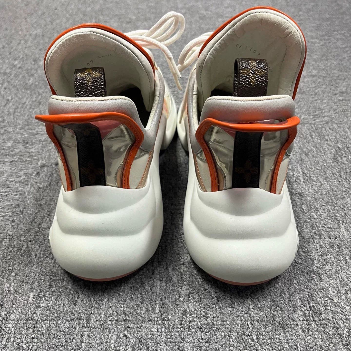 Louis Vuitton Louis Vuitton White Low-Top Casual Shoes Size US 7.5 / IT 37.5 - 3 Thumbnail