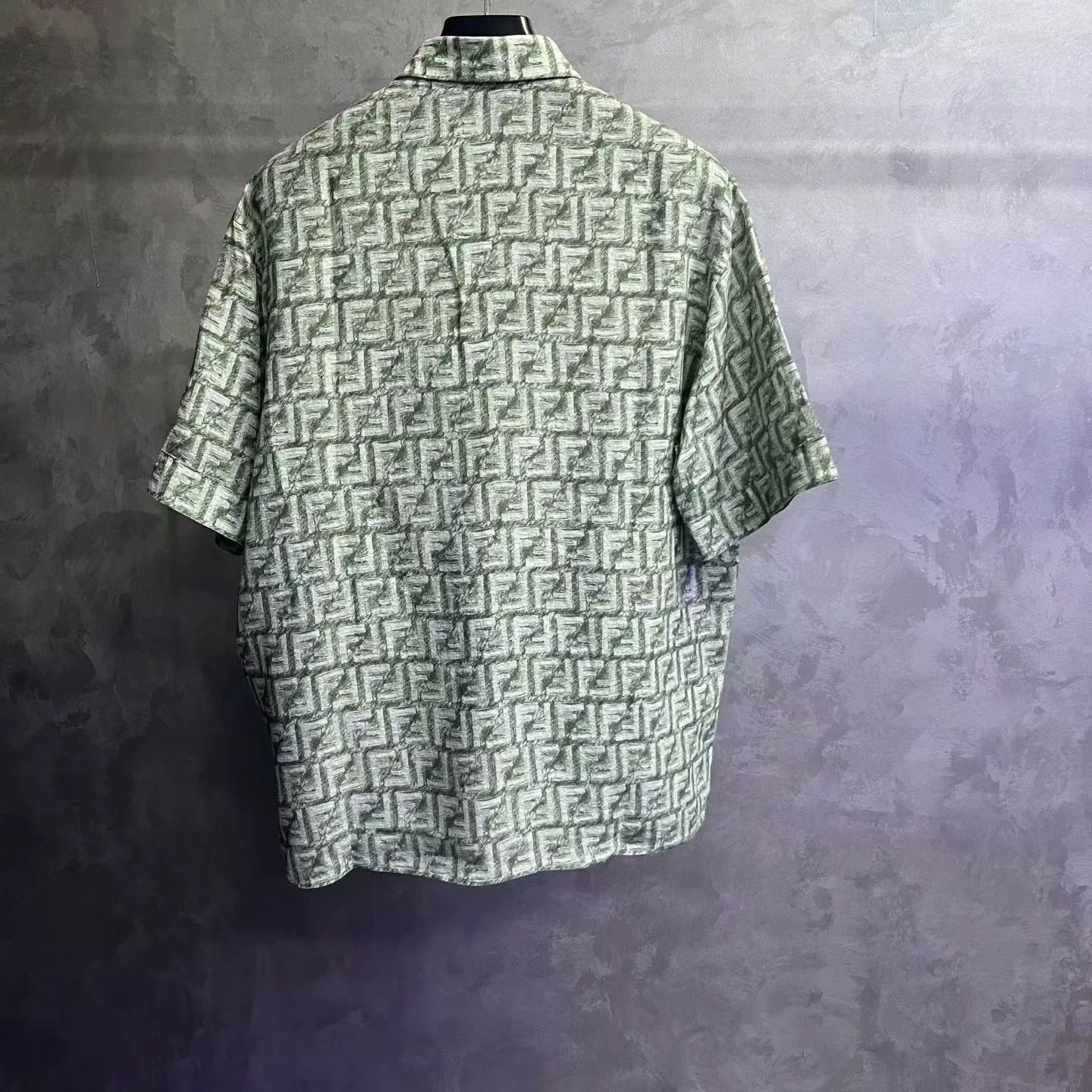 Fendi Fendi 2024 Green Logo Print Short-Sleeve Shirt Size US M / EU 48-50 / 2 - 2 Thumbnail