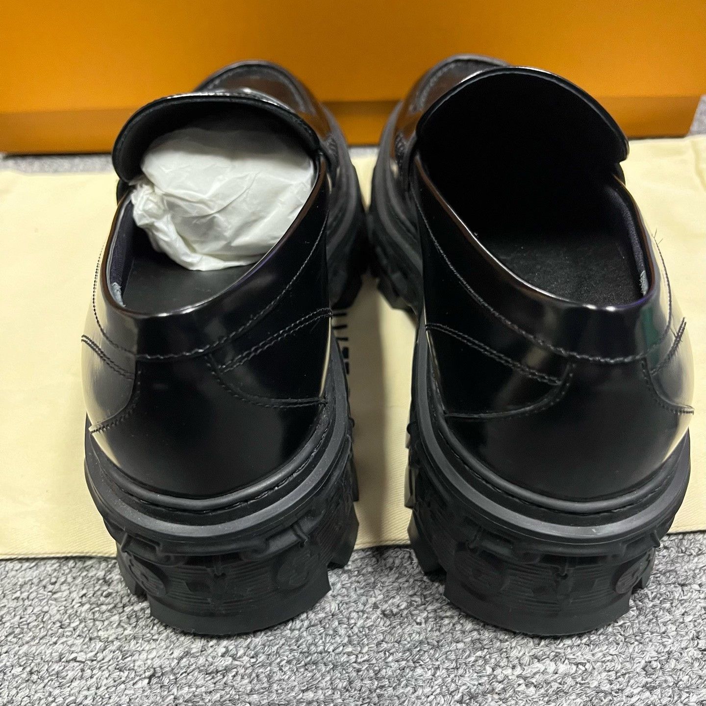 Louis Vuitton Louis Vuitton Black Leather Slip-On Loafers Size US 5.5 / IT 35.5 - 4 Thumbnail