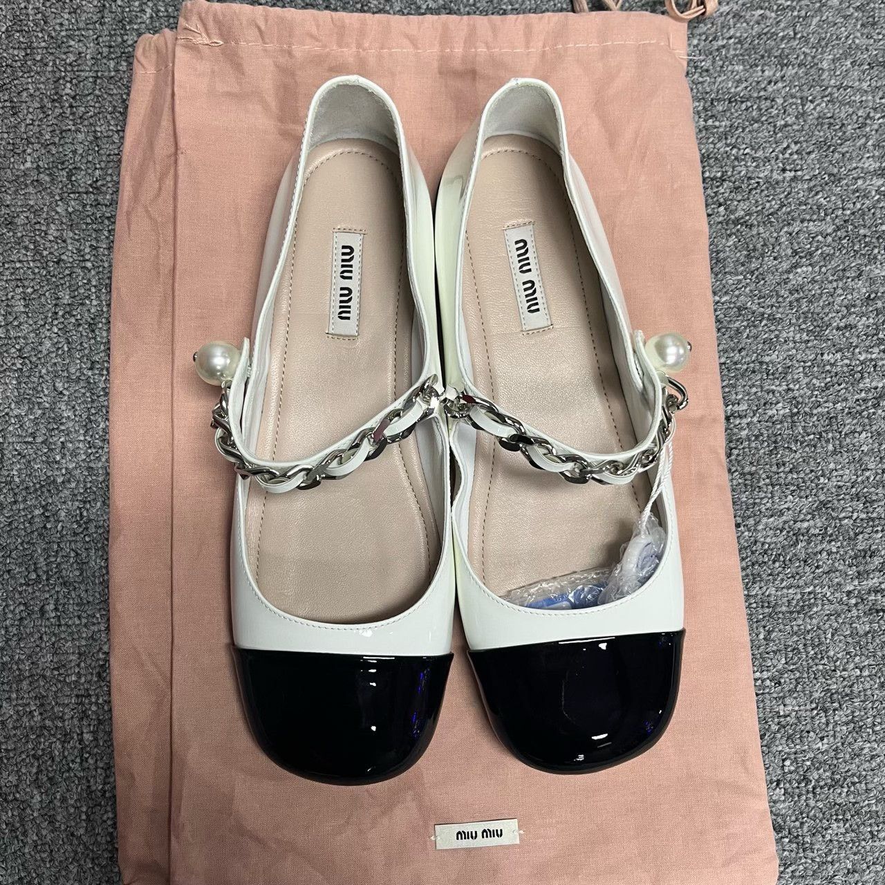 Miu Miu Miu Miu Leather Round Toe Slip-On Shoes Size US 6 / IT 36 - 2 Thumbnail