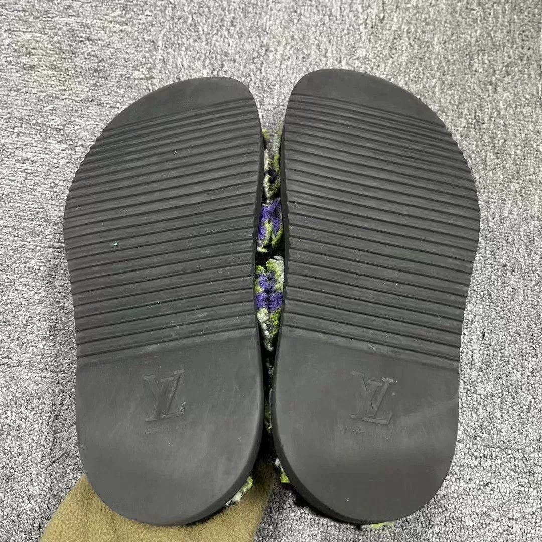 Louis Vuitton Louis Vuitton Black Green Rubber Slippers Size US 7 / EU 40 - 6 Thumbnail