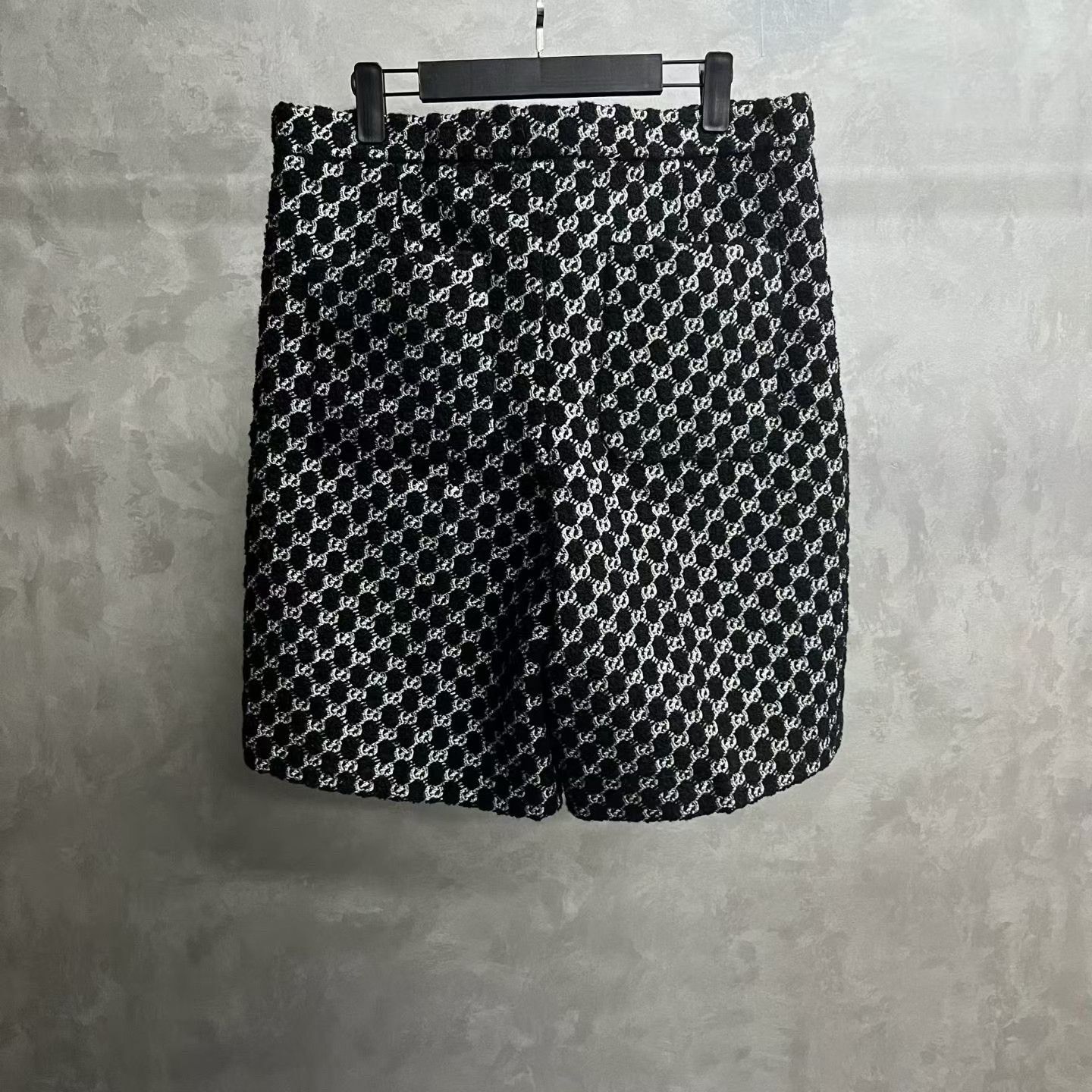 Gucci Gucci Silver-Black Letter Wool Shorts Size US 32 / EU 48 - 2 Thumbnail