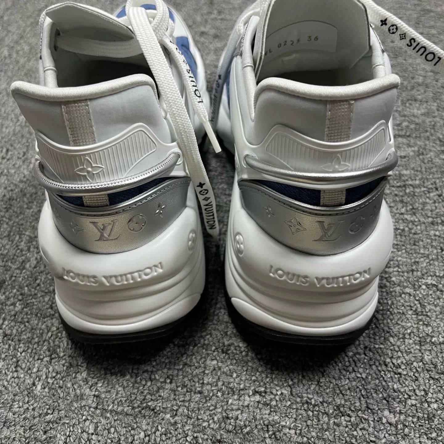 Louis Vuitton Louis Vuitton White Blue Denim Low-Top Sneakers Size US 4 / IT 34 - 3 Thumbnail