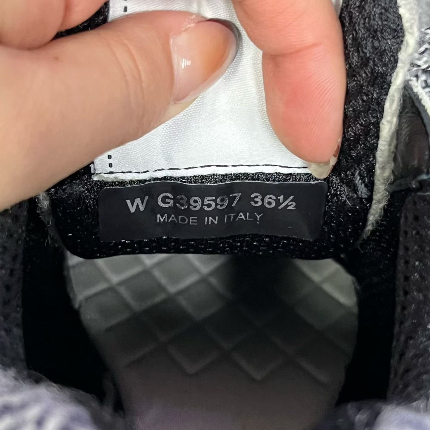 Chanel Chanel White Gray Logo Lightweight Low-Top Sneakers Size US 5.5 / IT 35.5 - 5 Thumbnail