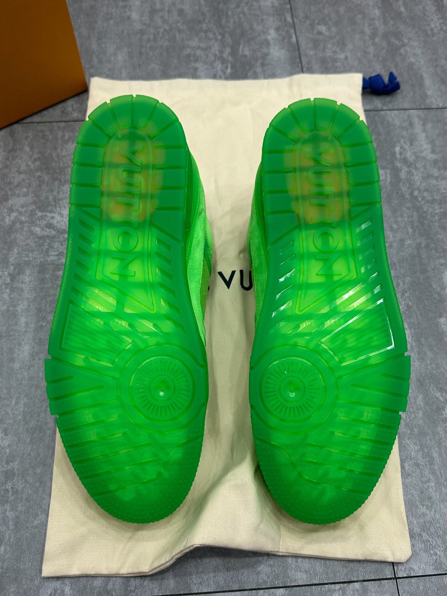 Louis Vuitton Louis Vuitton Training Green Lowtop Sneakers 10 Men Size US 10 / EU 43 - 7 Thumbnail