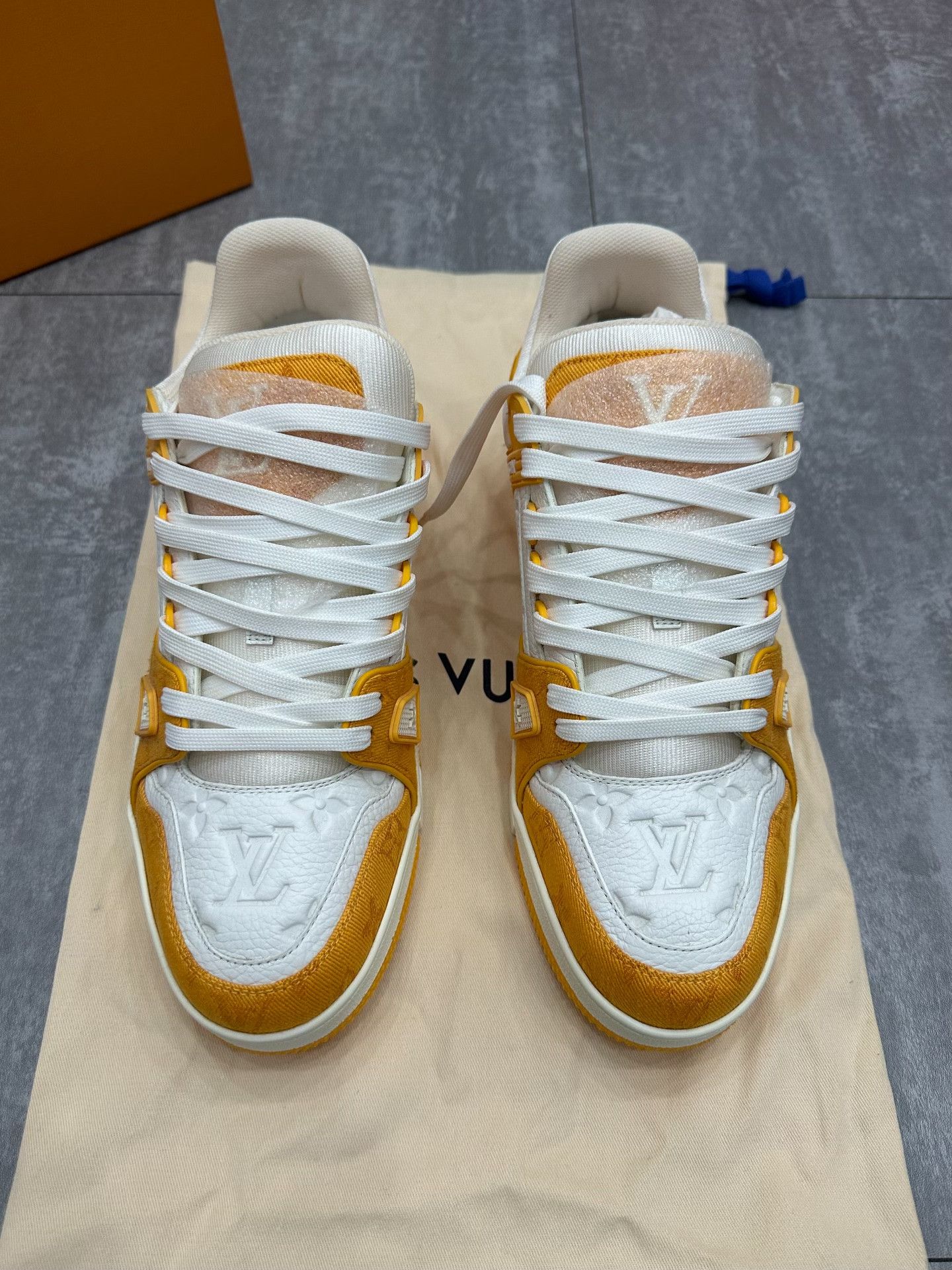 Louis Vuitton Louis Vuitton Training Lowtop Sneakers 10 Men Size US 10 / EU 43 - 2 Thumbnail