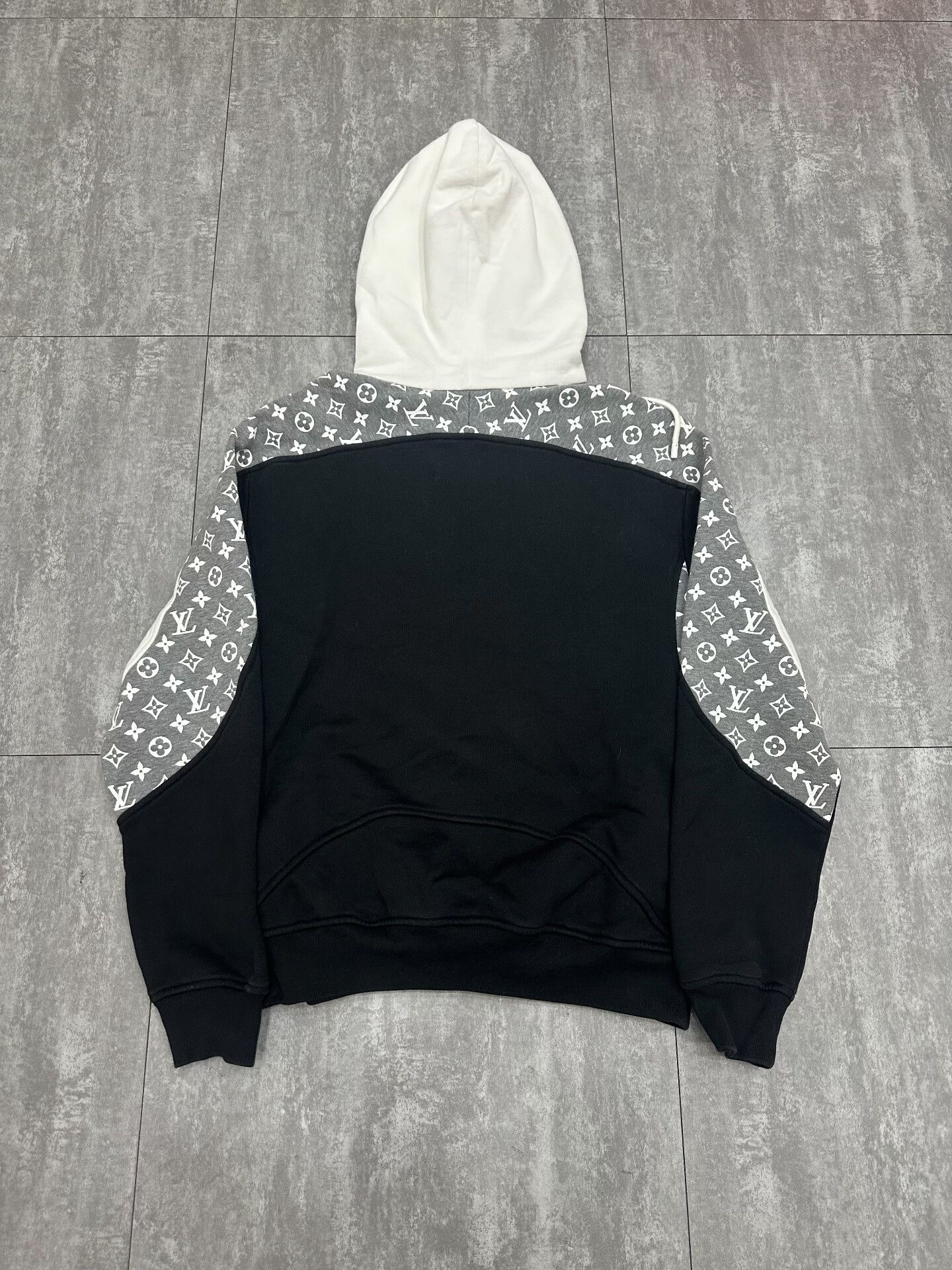 Louis Vuitton Louis Vuitton Collab White Hoodie S Women Size S / US 4 / IT 40 - 2 Thumbnail