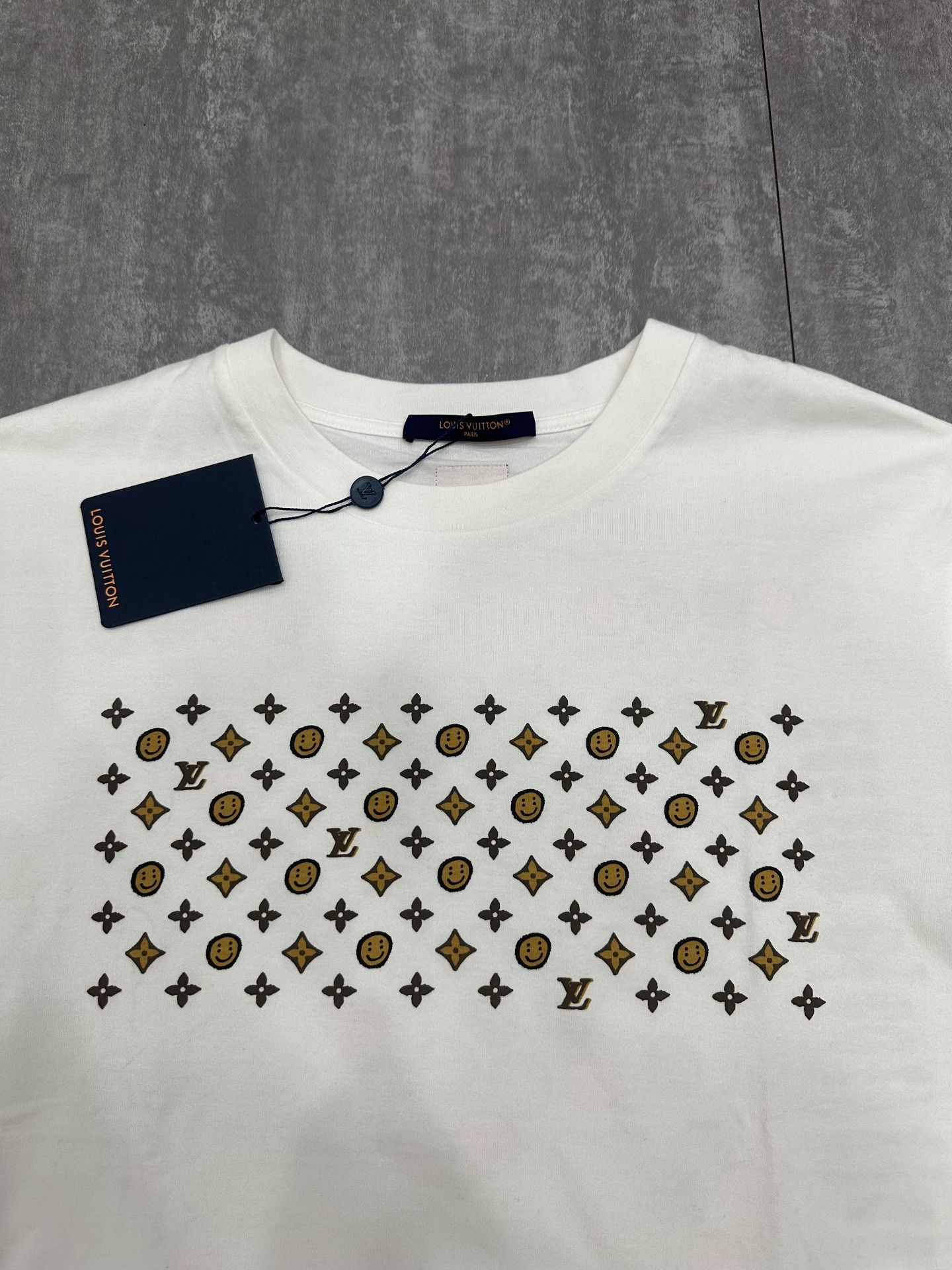 Louis Vuitton Louis Vuitton Collab T-Shirt l Men Size US L / EU 52-54 / 3 - 3 Thumbnail