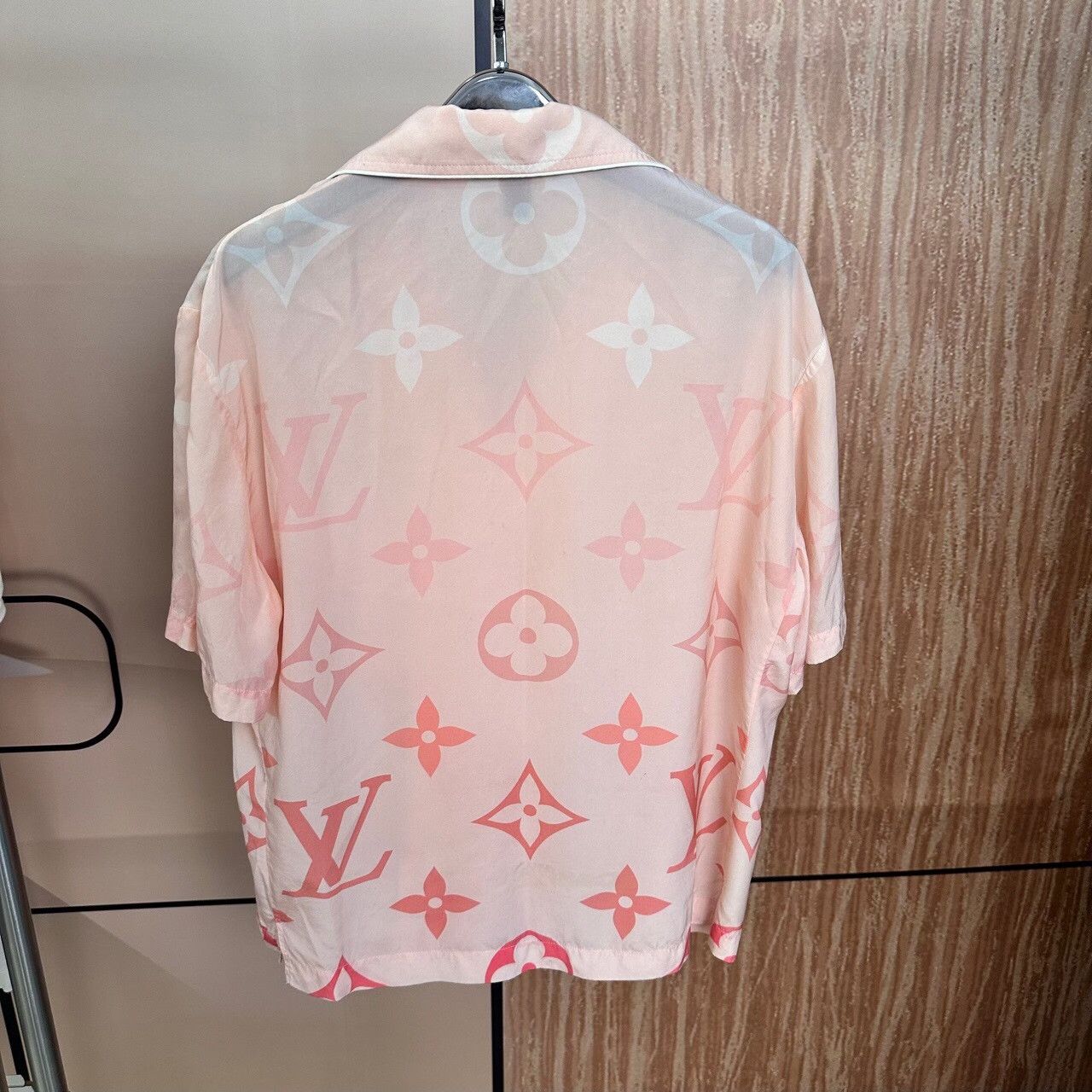 Louis Vuitton Louis Vuitton Silk Button Up L Women Size L / US 10 / IT 46 - 2 Thumbnail