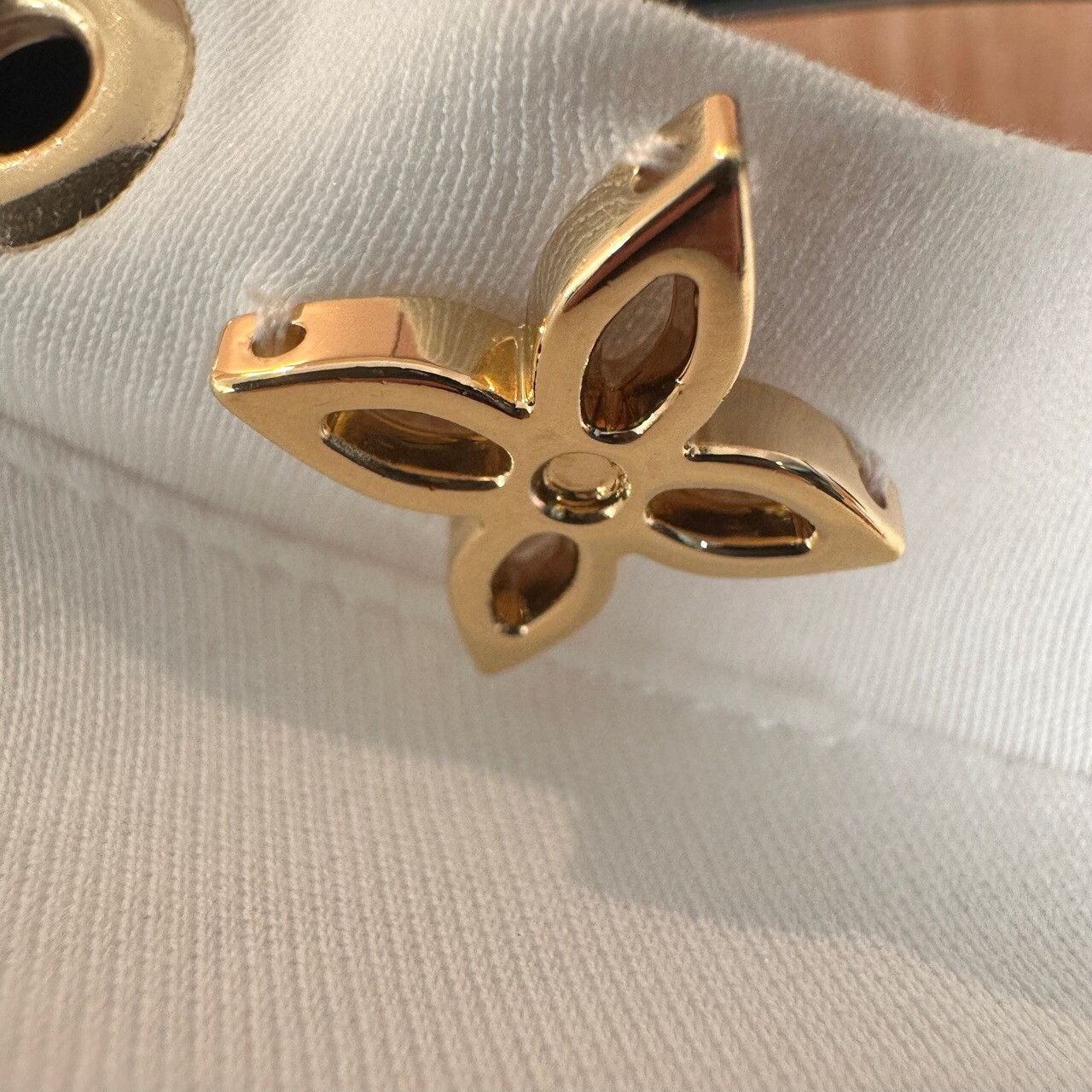Louis Vuitton Louis Vuitton Retro White T-Shirt M Women Size M / US 6-8 / IT 42-44 - 3 Thumbnail