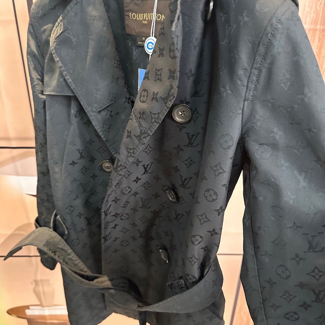 Louis Vuitton Louis Vuitton Cropped Black Coat M Women Size M / US 6-8 / IT 42-44 - 3 Thumbnail