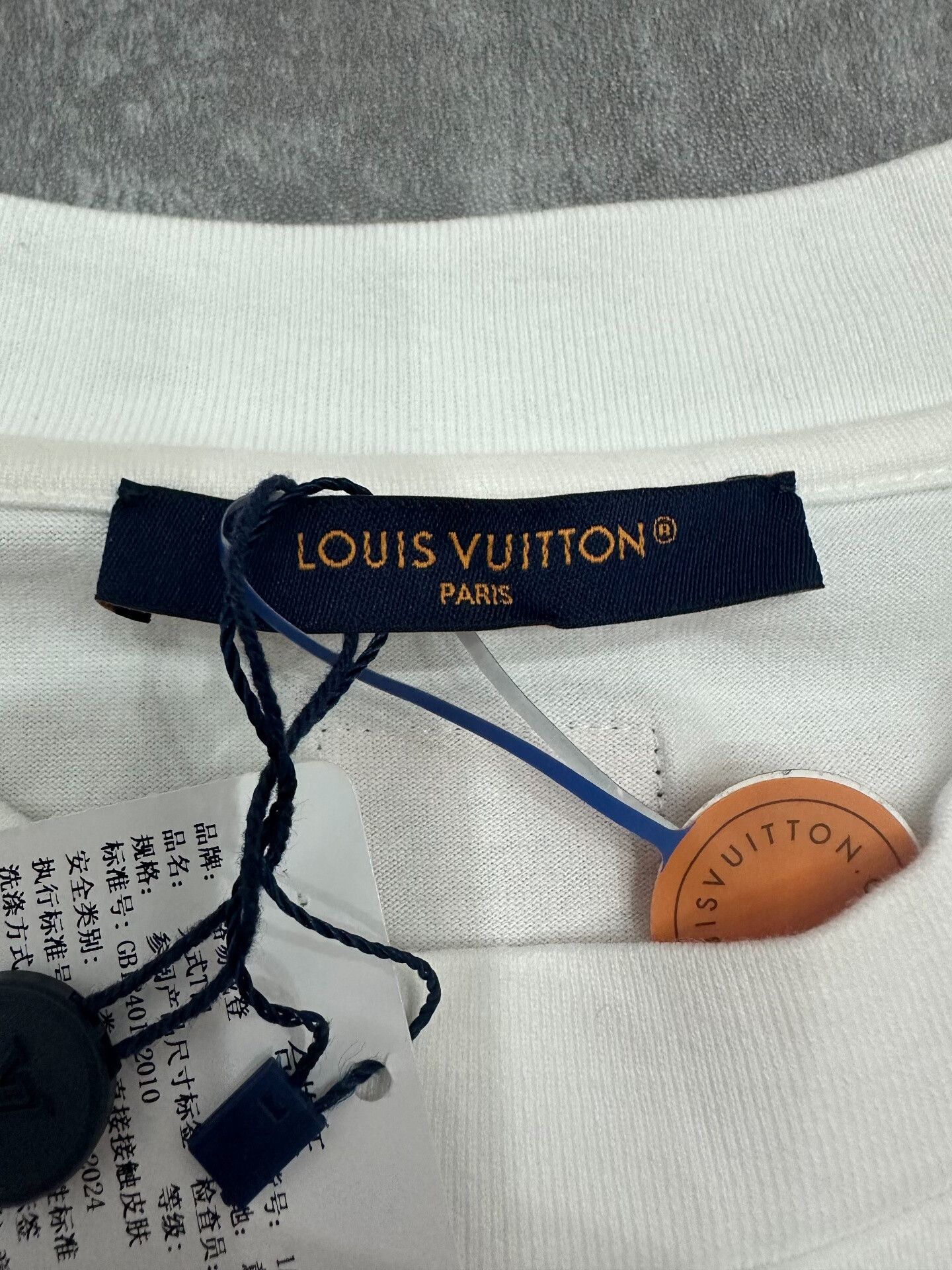 Louis Vuitton Louis Vuitton Embroidered White T-Shirt xl Men Size US XL / EU 56 / 4 - 4 Thumbnail
