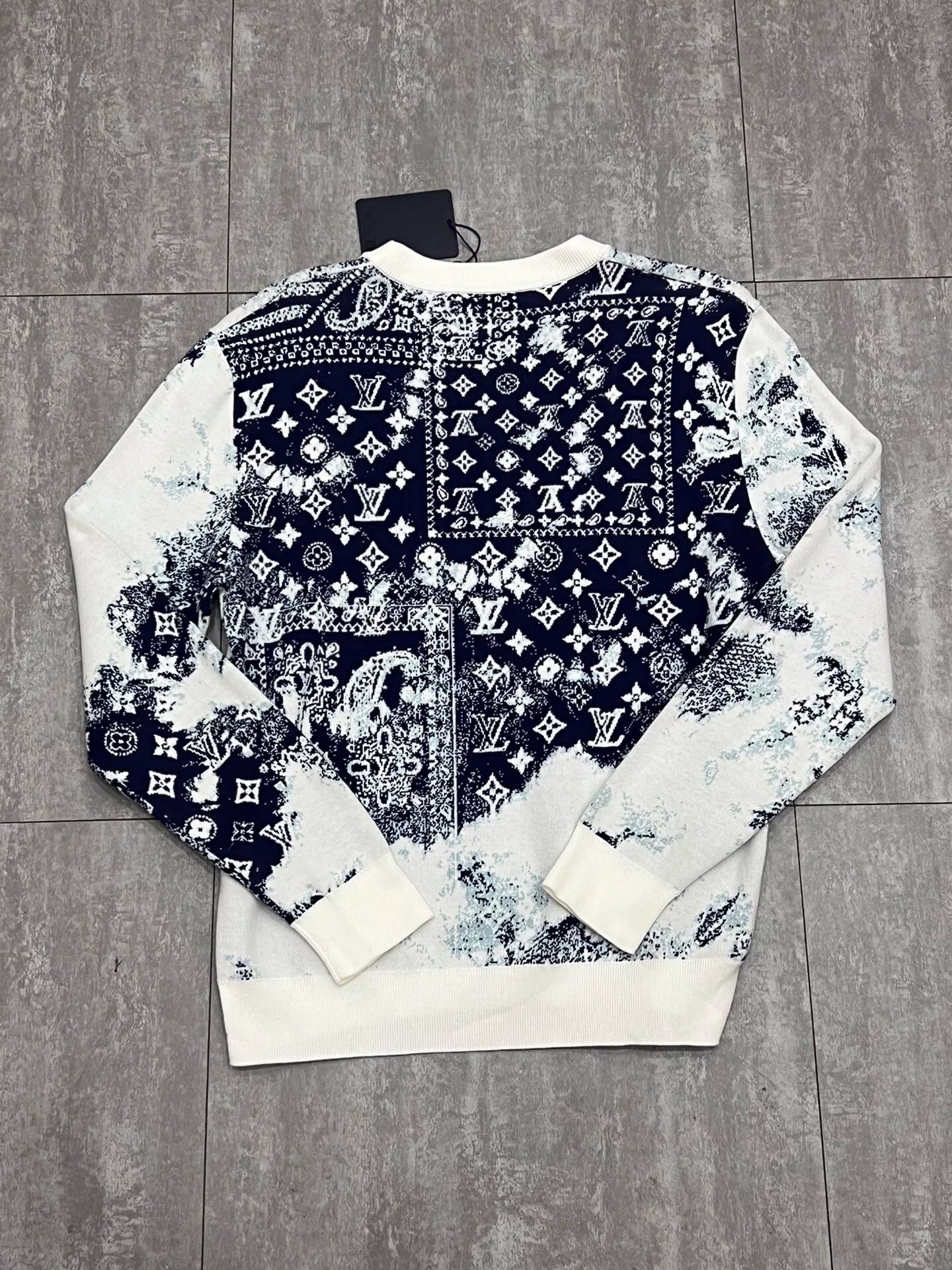 Louis Vuitton Louis Vuitton Paisley Tie-Dye Multi Hoodie XS Women Size XS / US 0-2 / IT 36-38 - 2 Thumbnail
