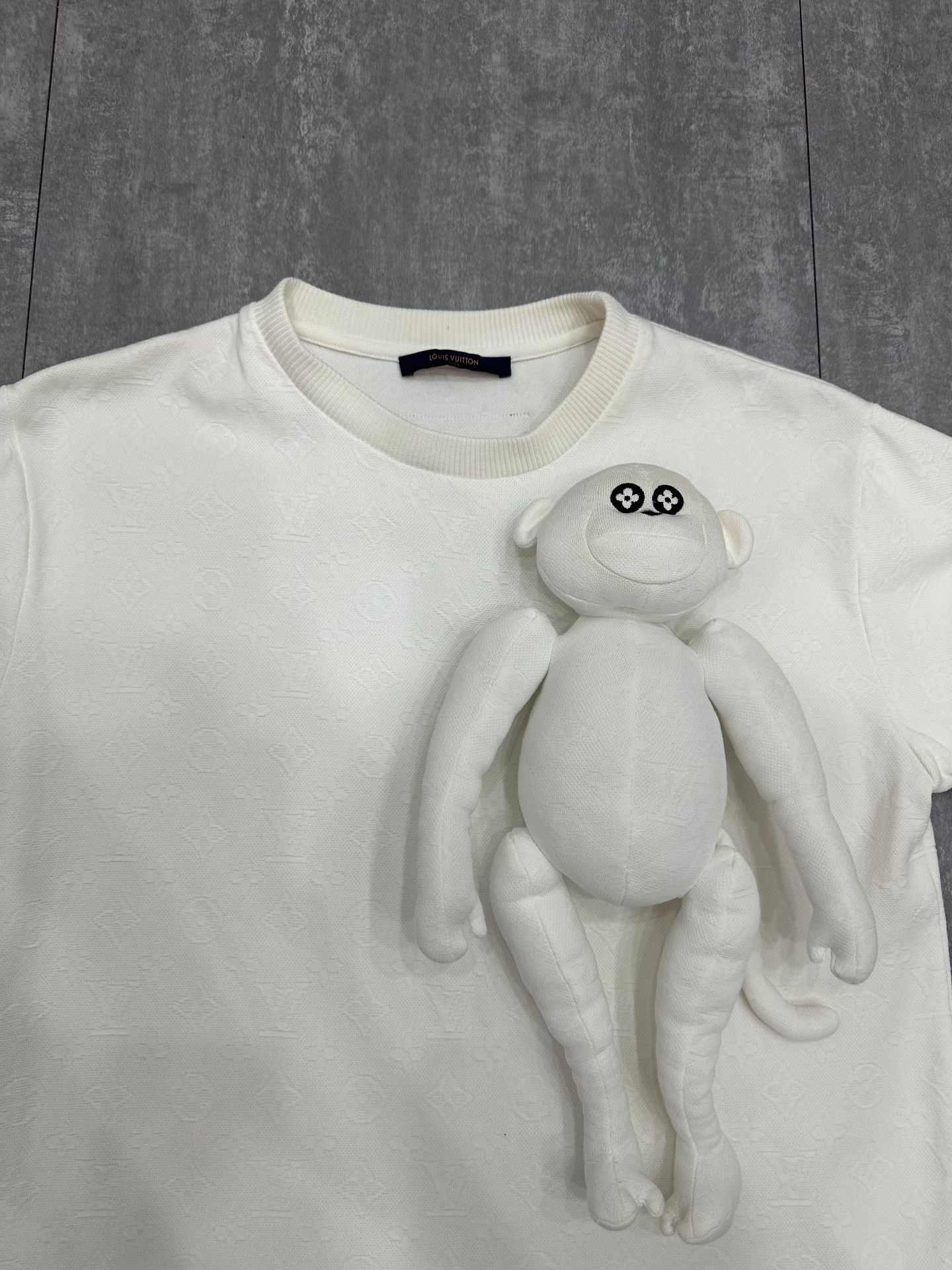 Louis Vuitton Louis Vuitton Collab White T-Shirt s Men Size US S / EU 44-46 / 1 - 3 Thumbnail