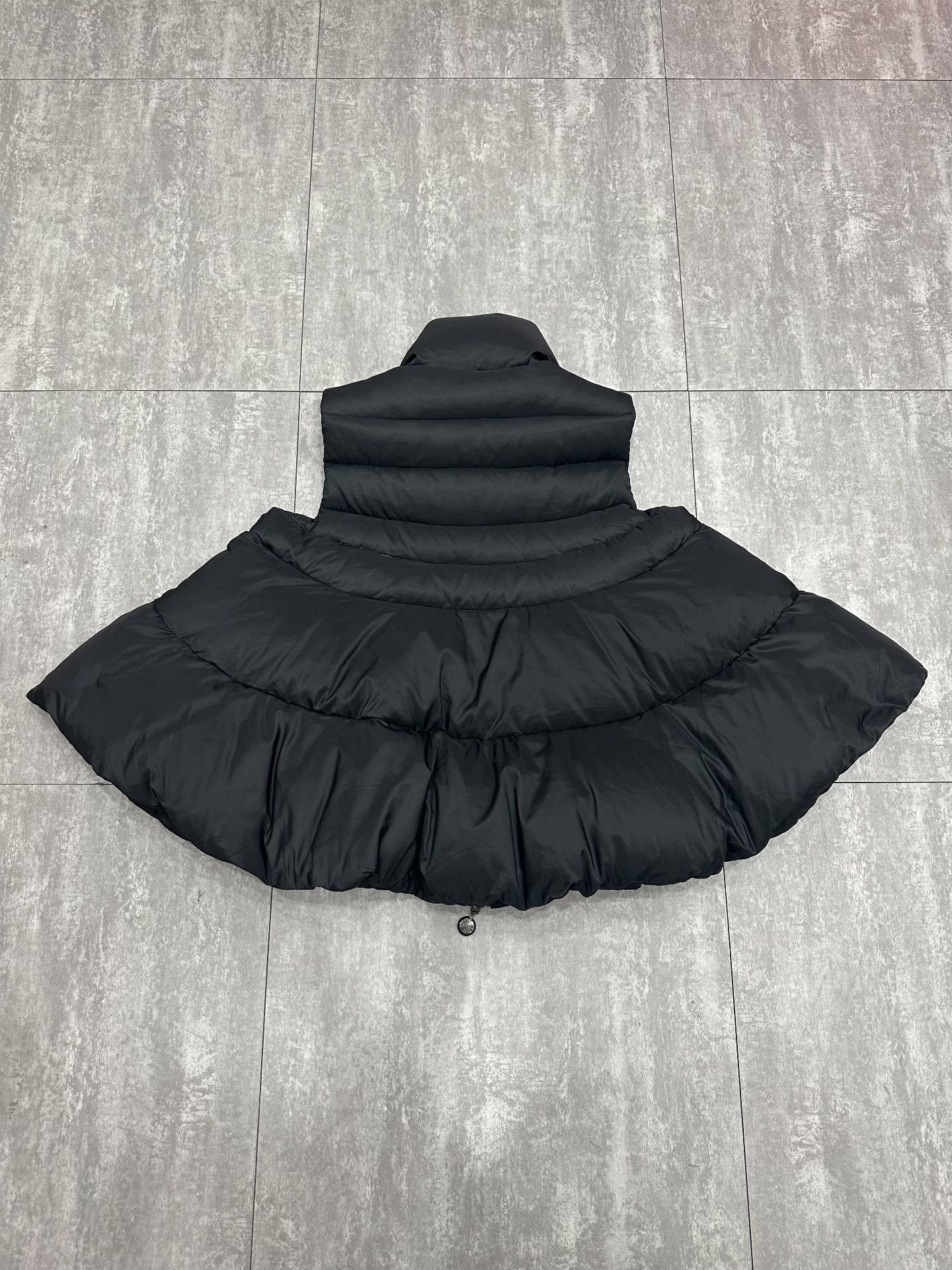 Moncler Moncler Down Black Skirt 28 Women Size 28" / US 6 / IT 42 - 2 Thumbnail