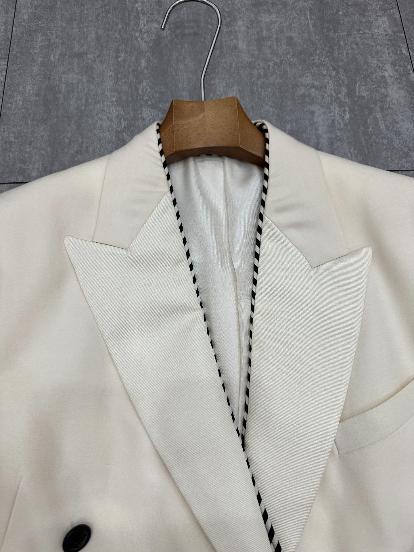 Louis Vuitton Louis Vuitton Formal Black Jacket XS Women Size XS / US 0-2 / IT 36-38 - 3 Thumbnail