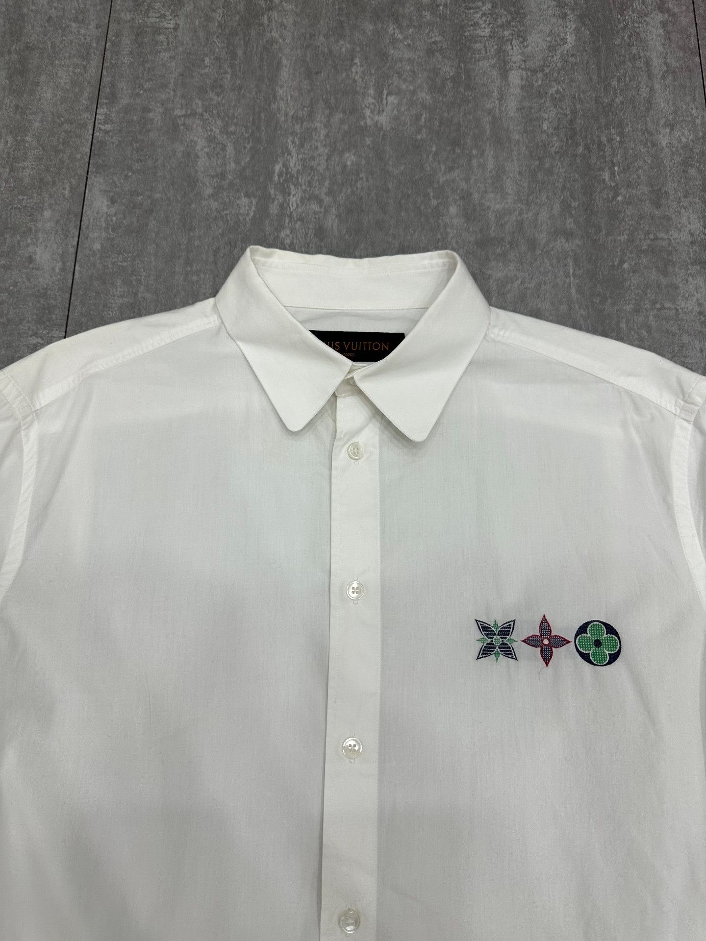 Louis Vuitton Louis Vuitton Embroidered White Shirt m Men Size US M / EU 48-50 / 2 - 3 Thumbnail