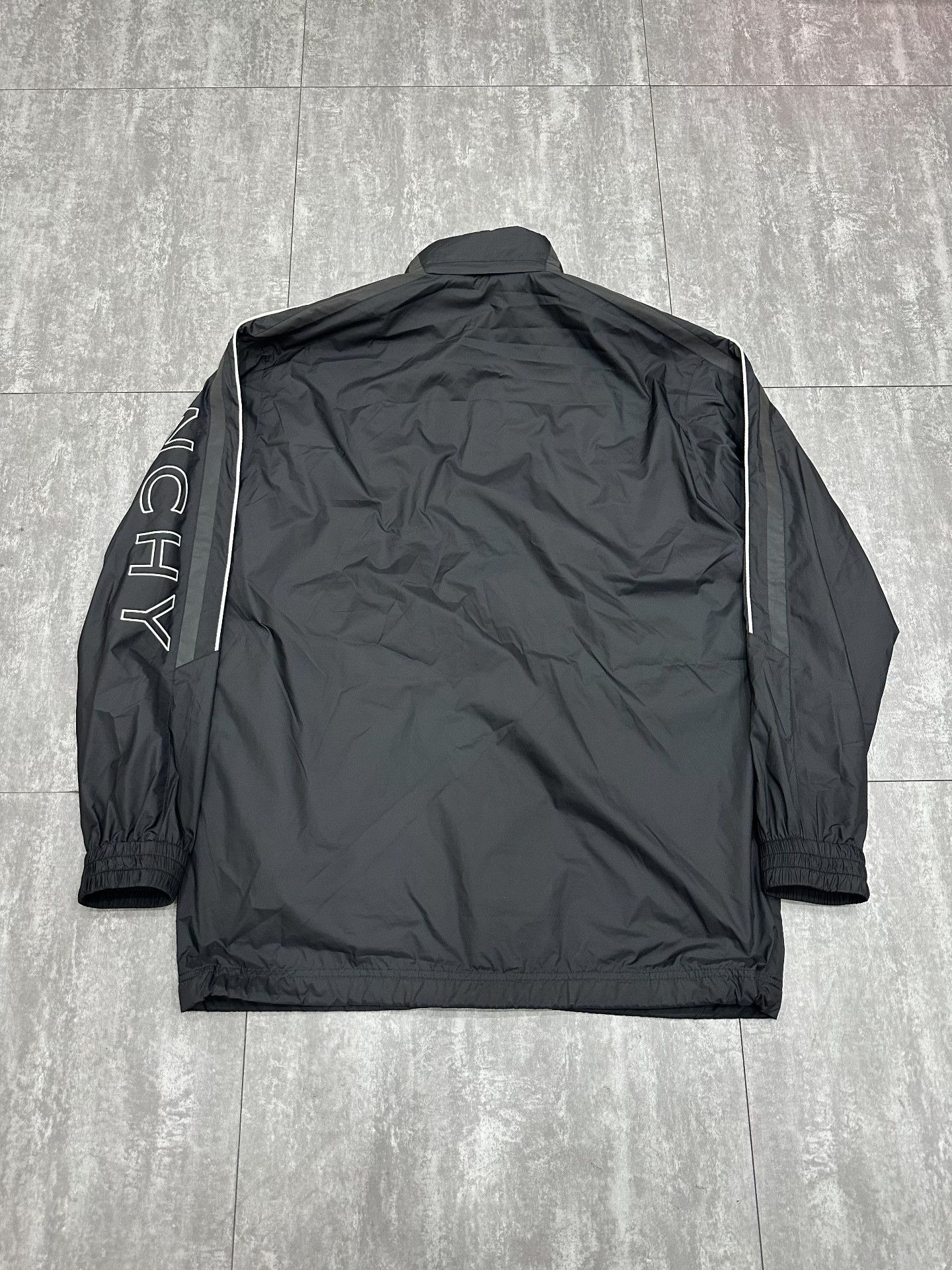 Givenchy Givenchy Black Light Jacket l Men Size US L / EU 52-54 / 3 - 2 Thumbnail