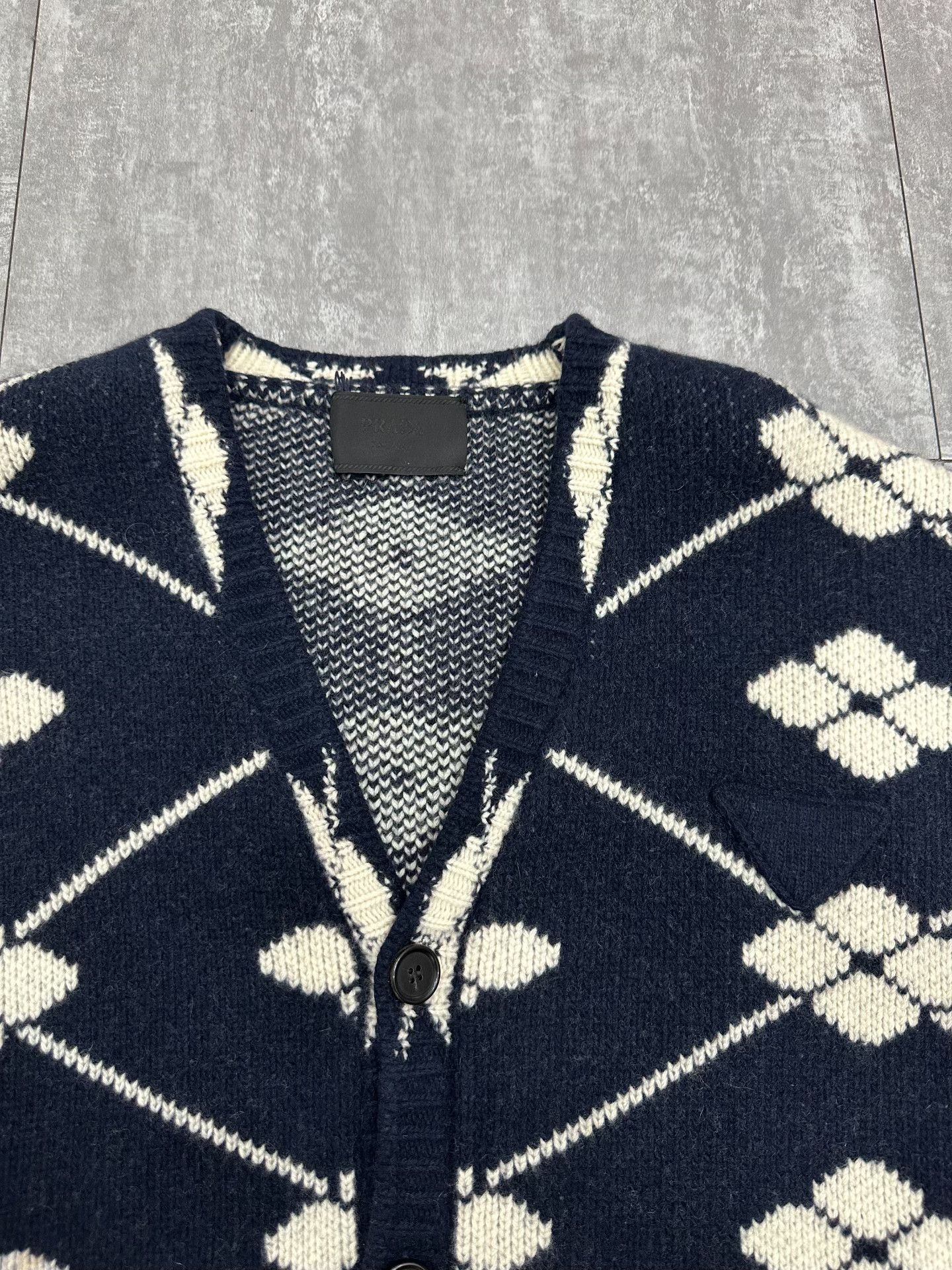 Prada Prada Knit Wool Sweater L Women Size L / US 10 / IT 46 - 3 Thumbnail